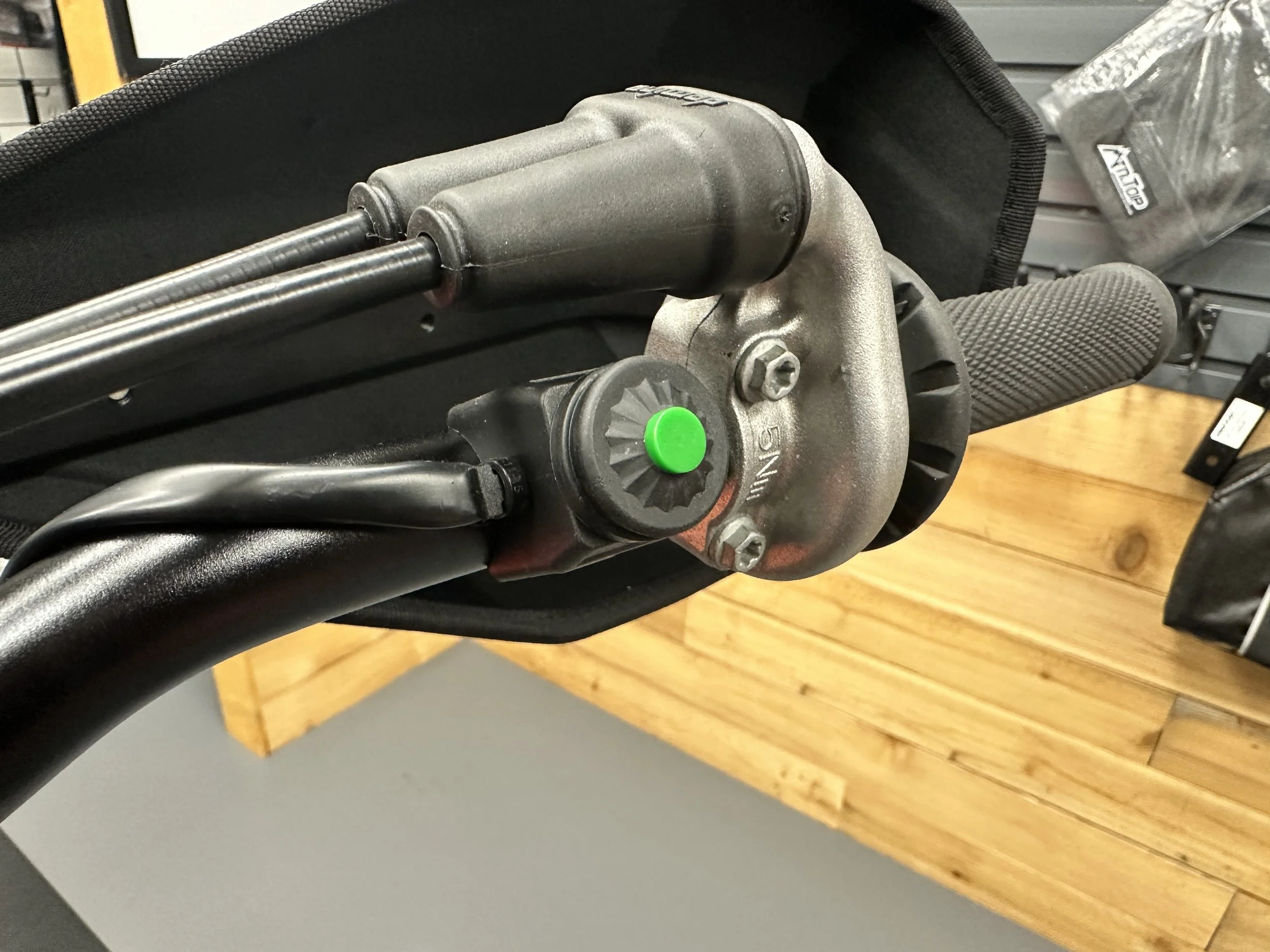 Green Nihilo start button mounted beside the throttle on the right handlebar