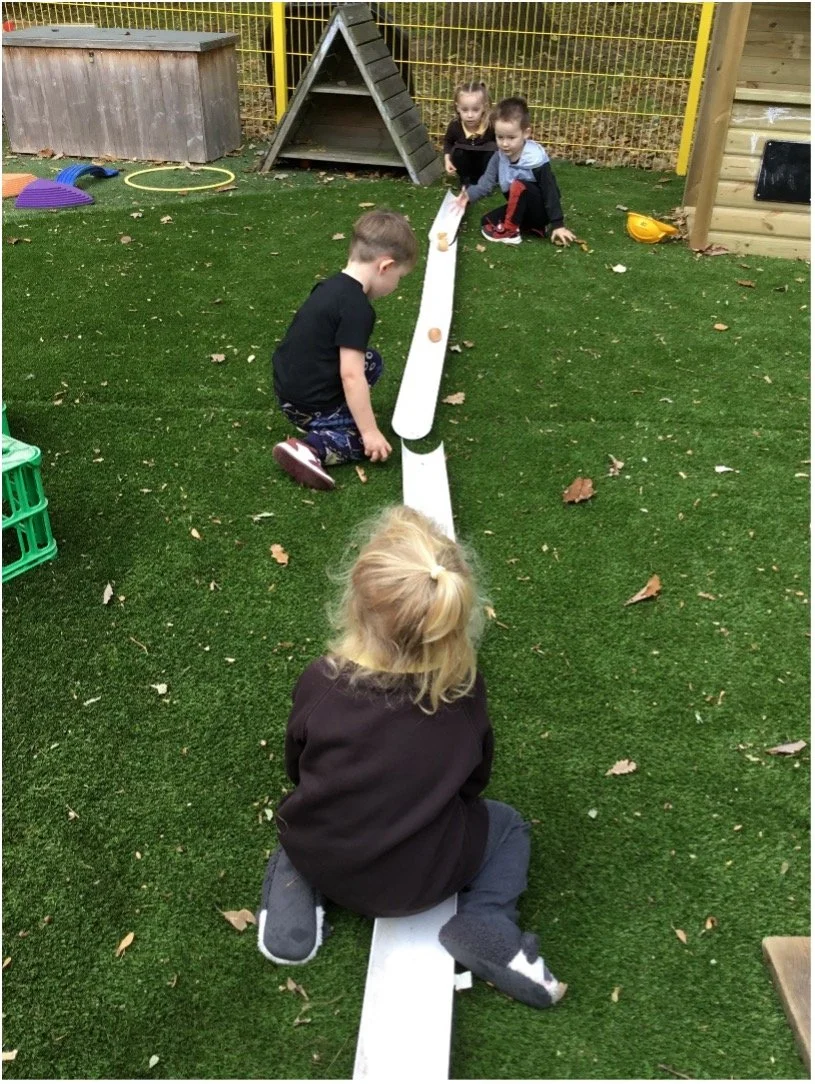 Sidcup-nursery-outside-solving-challenges.jpg