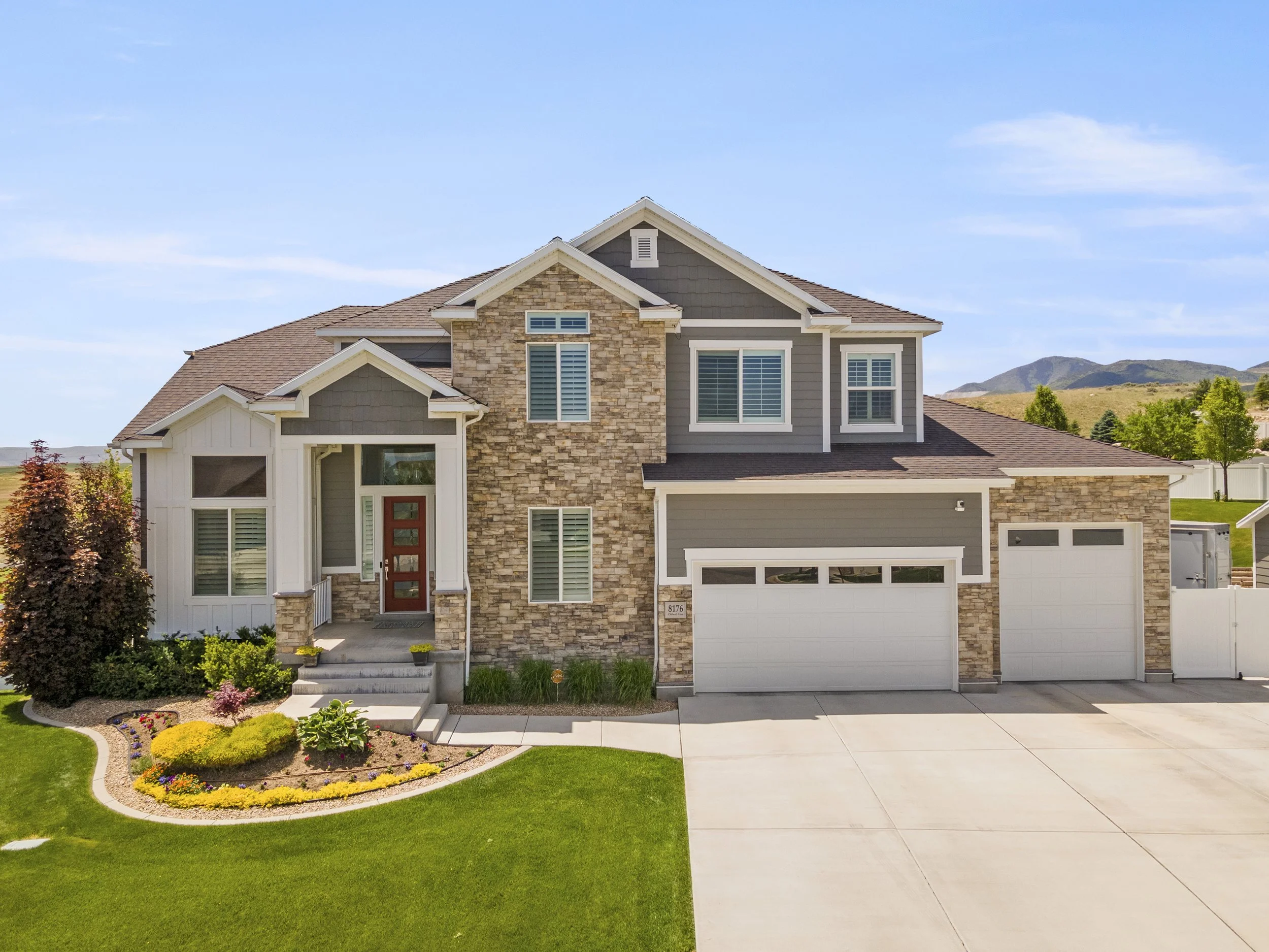 1 Exterior front e.JPG