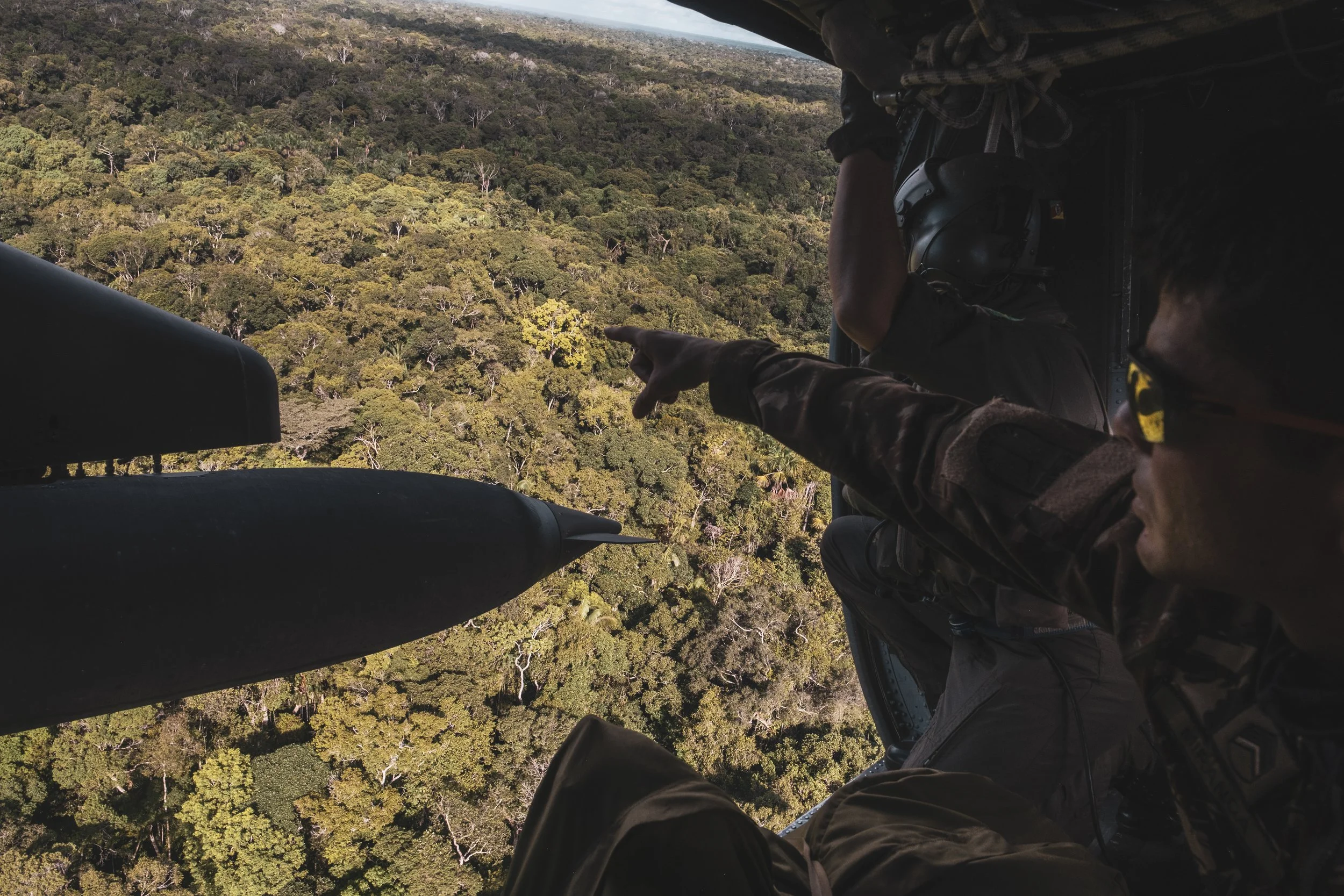 A Brazilian Army unit flies over the Ipiranga region to deliver equipment to a special forces team camped along the border, in an area where the army recently engaged with the Colombian guerrilla group Comando de la Fronteira, accused of trafficking 