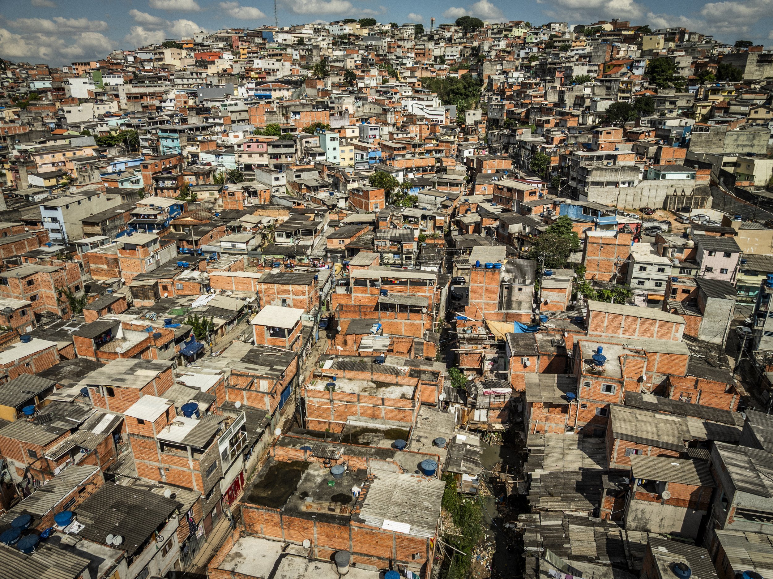 SAO PAULO, BRASIL - MAIO 10, 2023
Vista da comunidade periférica da Brasilândia, na zona norte de São Paulo.

SAO PAULO, BRAZIL - MAY 10, 2023
View of the peripheral neighborhood of Brasilândia, in the northern area of São Paulo.