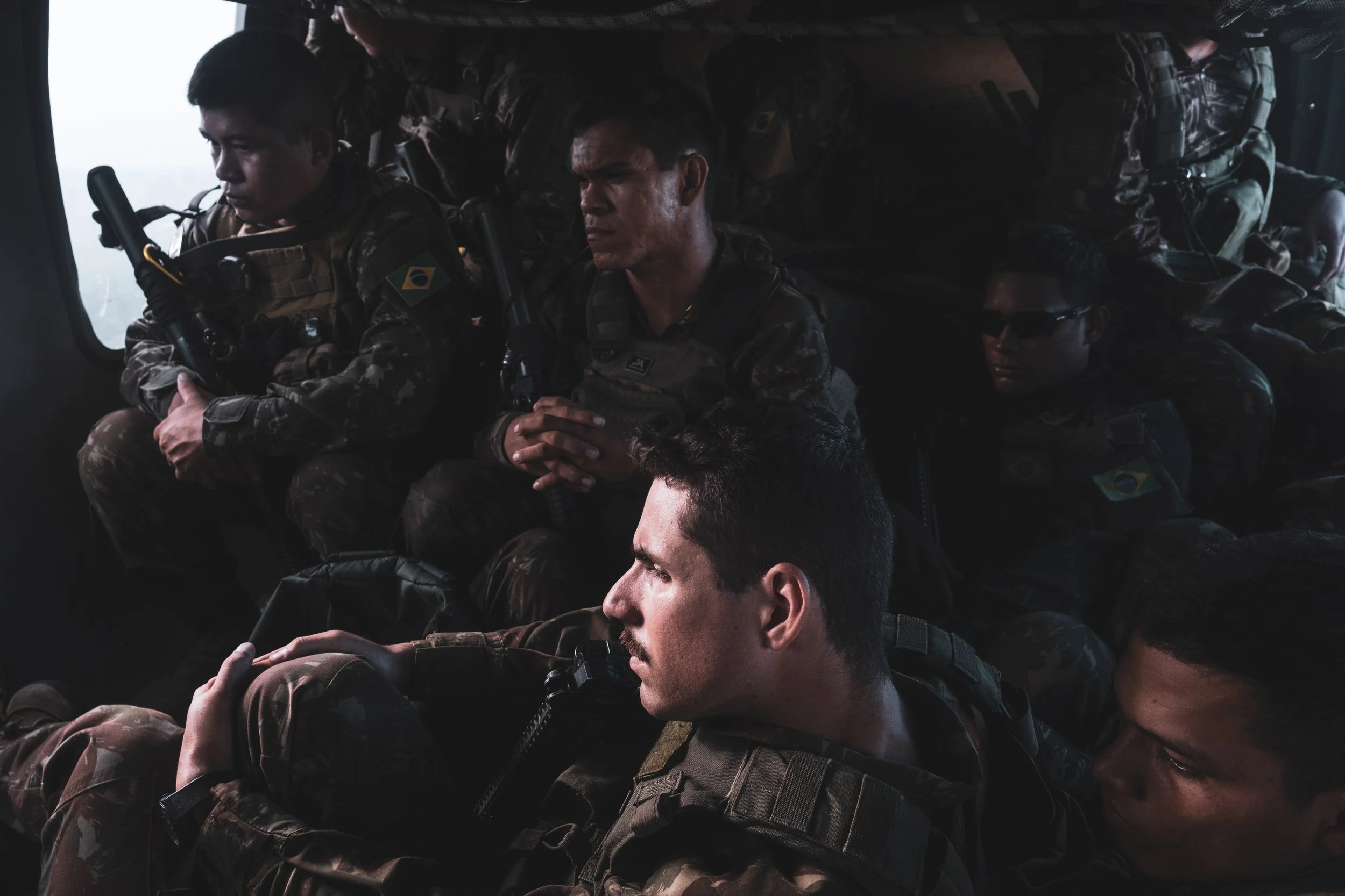 A unit of the Brazilian Army is transported by helicopter from the Ipiranga Pelotão outpost to the battalion in Tabatinga.