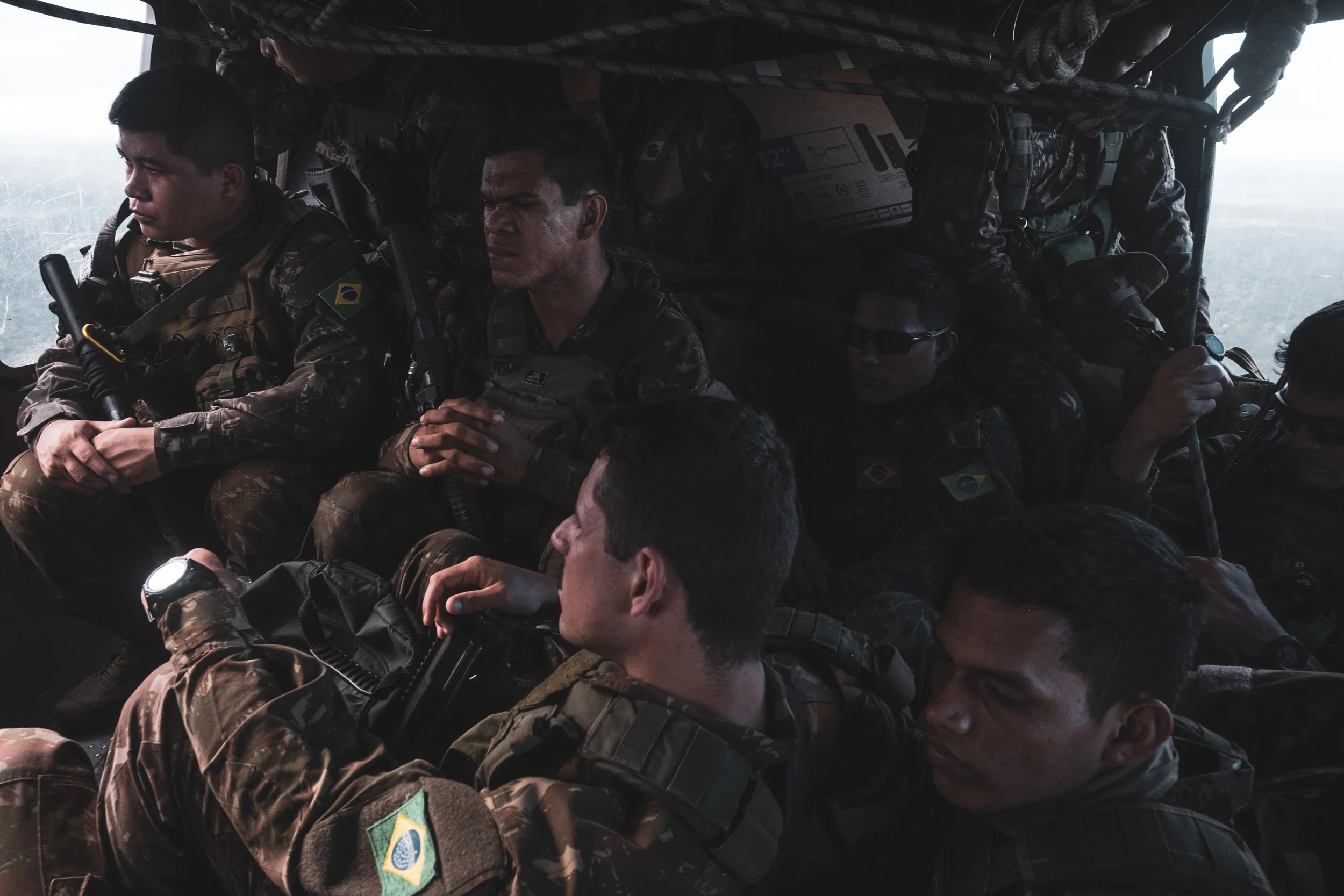 A unit of the Brazilian Army is transported by helicopter from the Ipiranga Pelotão outpost to the battalion in Tabatinga.
