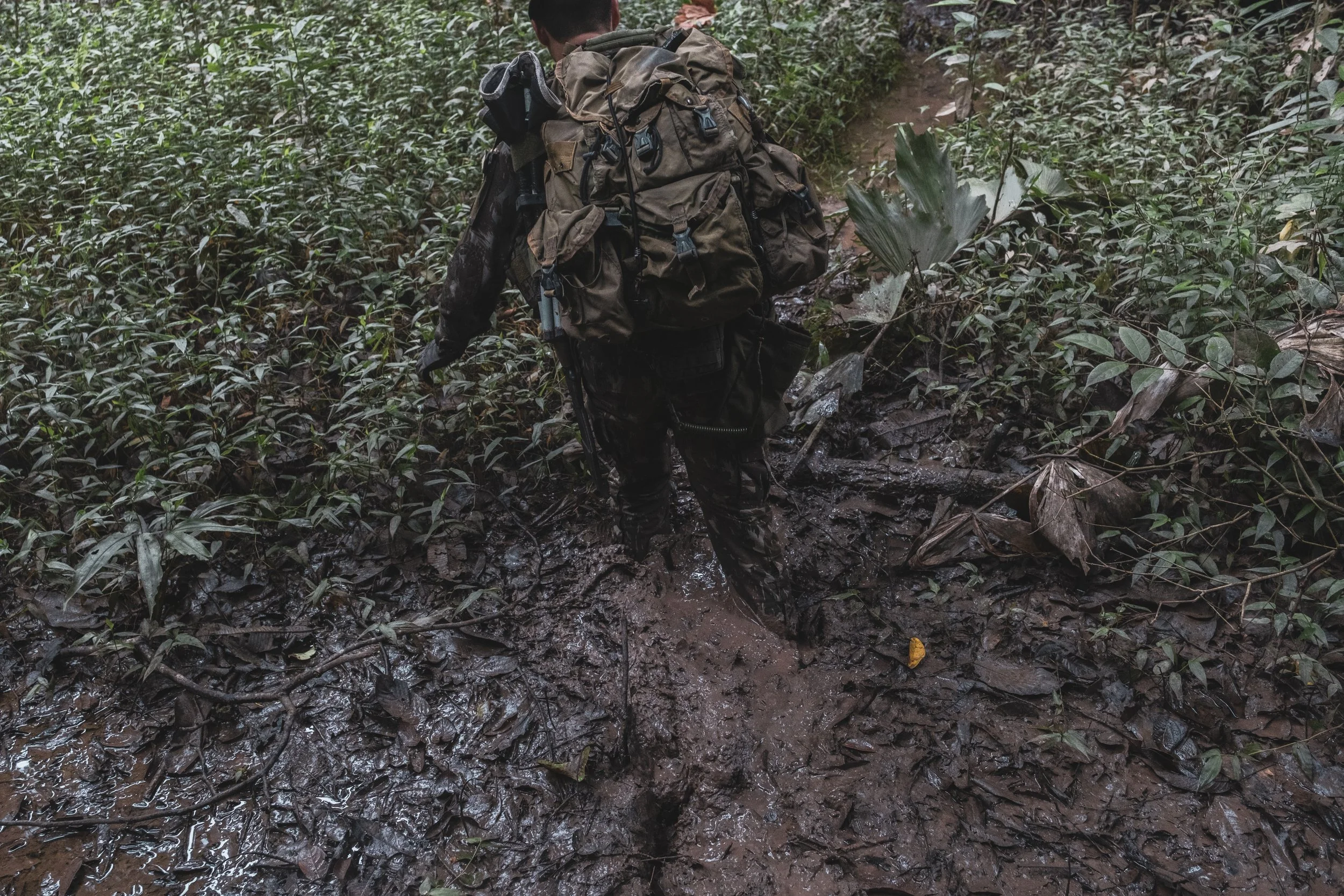 Members of the Brazilian Army’s special unit Selva patrol a jungle trail along the Colombian border where Brazilian forces recently engaged with the Colombian narco-guerrilla group Comando de la Frontera, accused of smuggling drugs into Brazil.