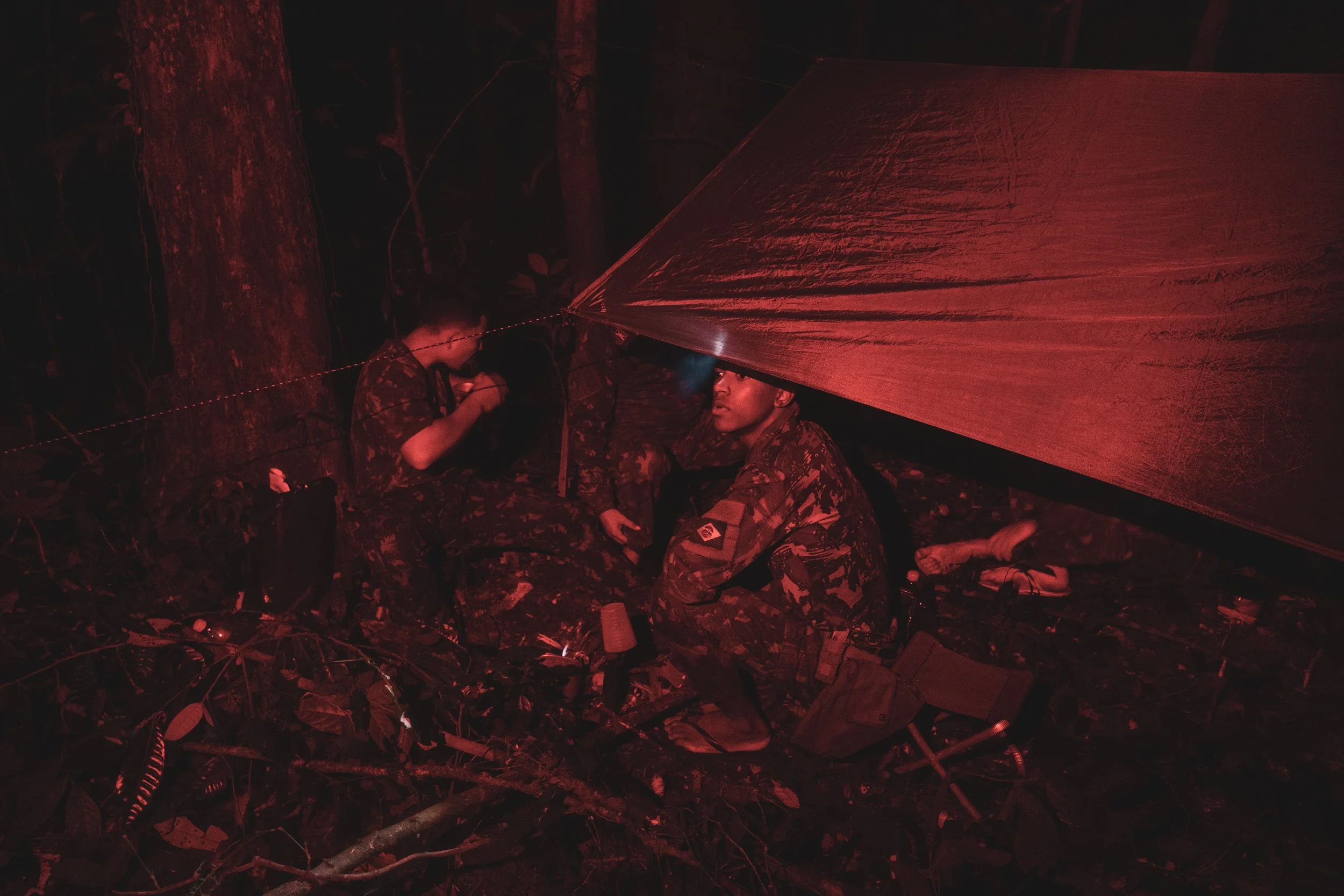 Brazilian Army special forces unit Selva camping overnight in the jungle along the Colombian border, where Brazilian troops recently clashed with the Colombian narco-guerrilla group Comando de la Frontera, accused of smuggling drugs into Brazil.