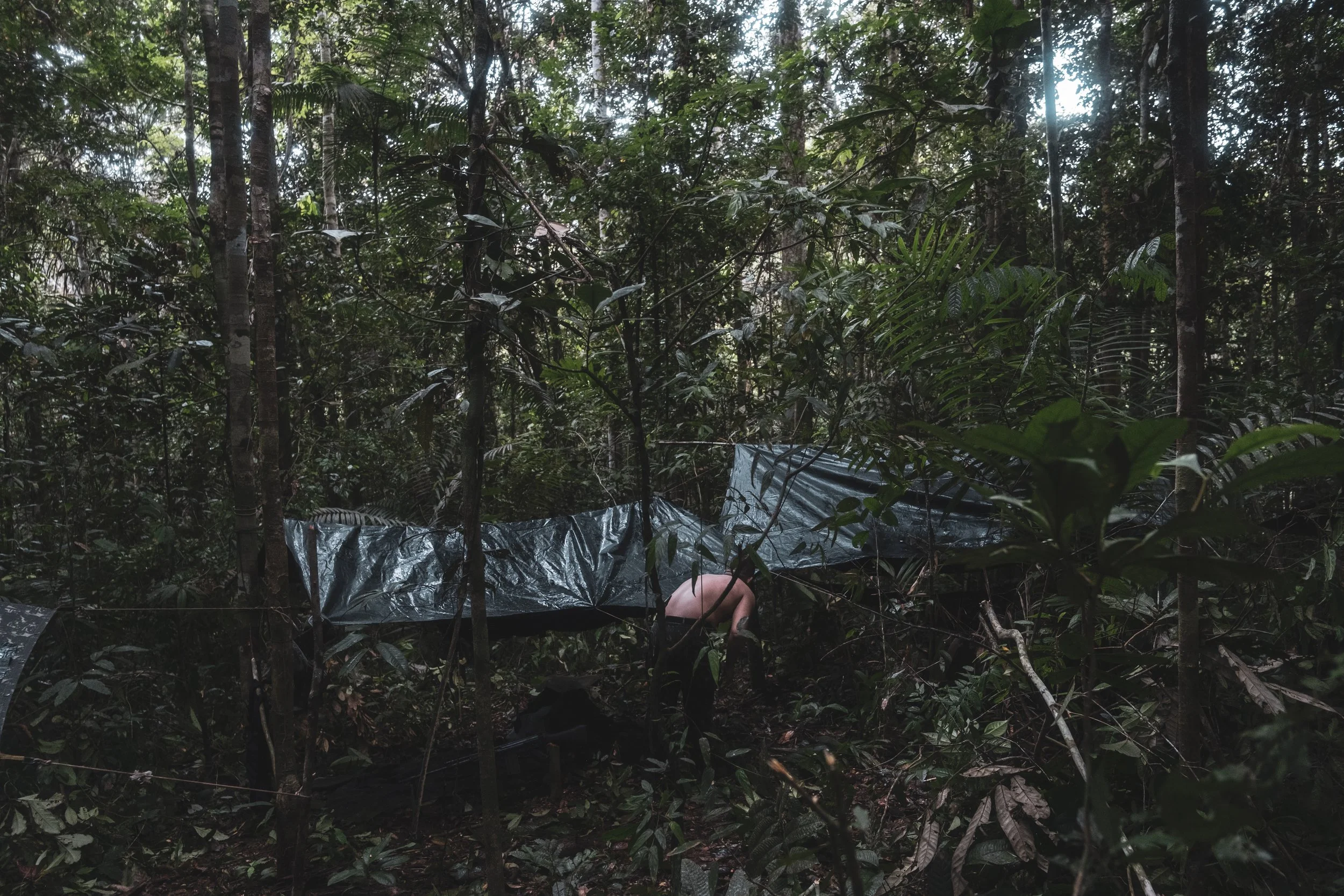 Brazilian Army special forces unit Selva camping overnight in the jungle along the Colombian border, where Brazilian troops recently clashed with the Colombian narco-guerrilla group Comando de la Frontera, accused of smuggling drugs into Brazil.