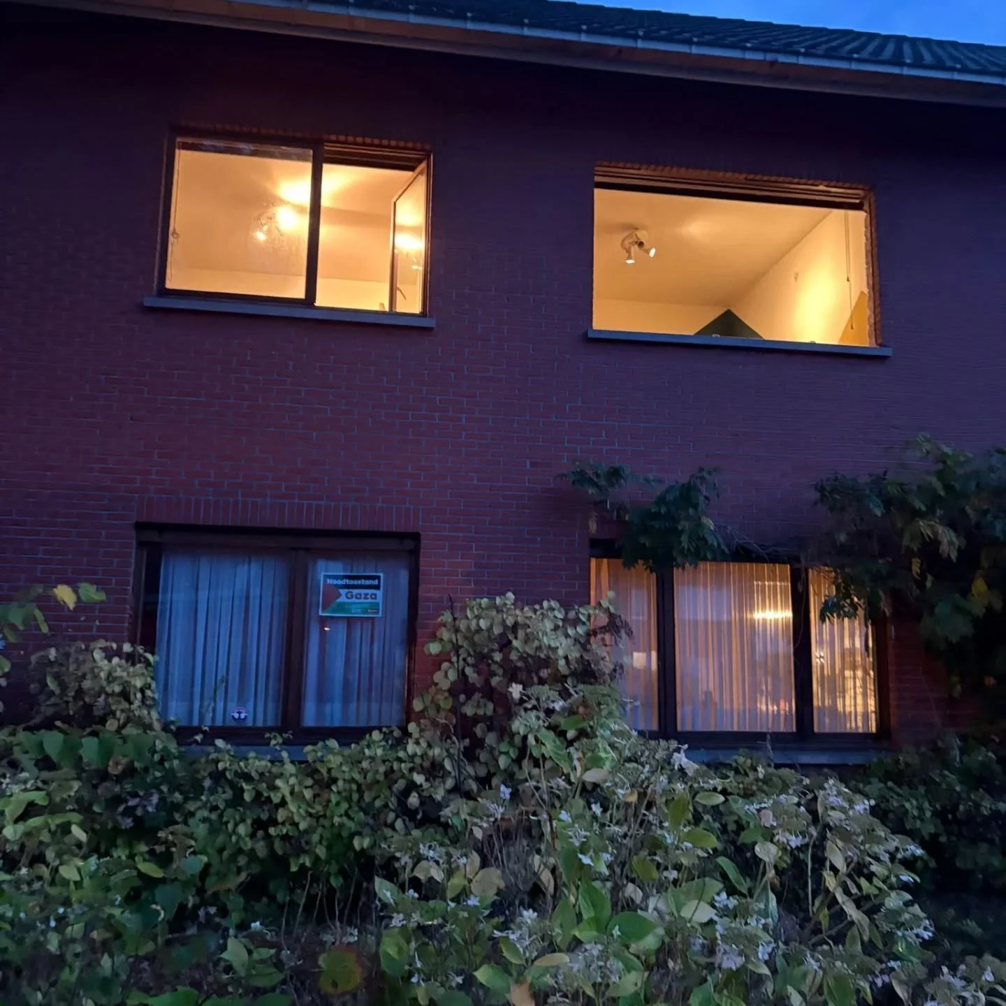 Houten ramen vervangen door pvc gayko ramen .klant werkt zelf de ramen af .sterk werk ludo en tim.👌👌👌👌👌