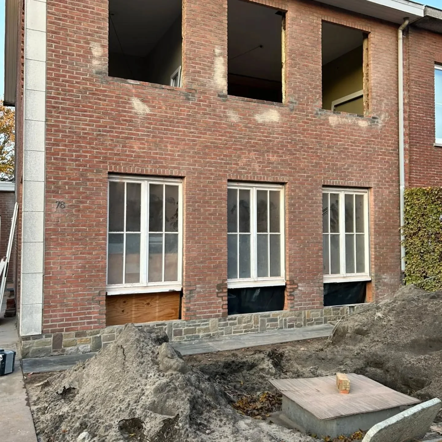Deze woning hebben we ook voorzien van pvc gayko ramen en deuren. Knap gewerkt steven ,radu ,vladimir en tim.👌👌👌👌