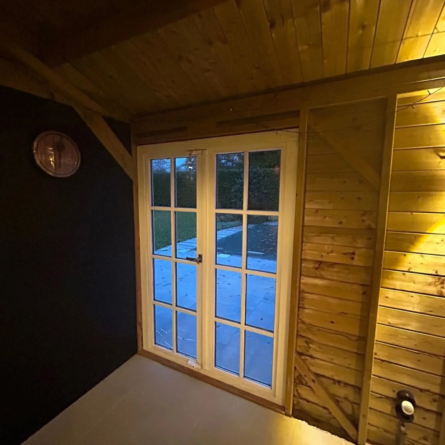 Deze poolhouse hebben we voorzien van pvc gayko ramen .prachtig werk steven en tim.👌👌👌👌