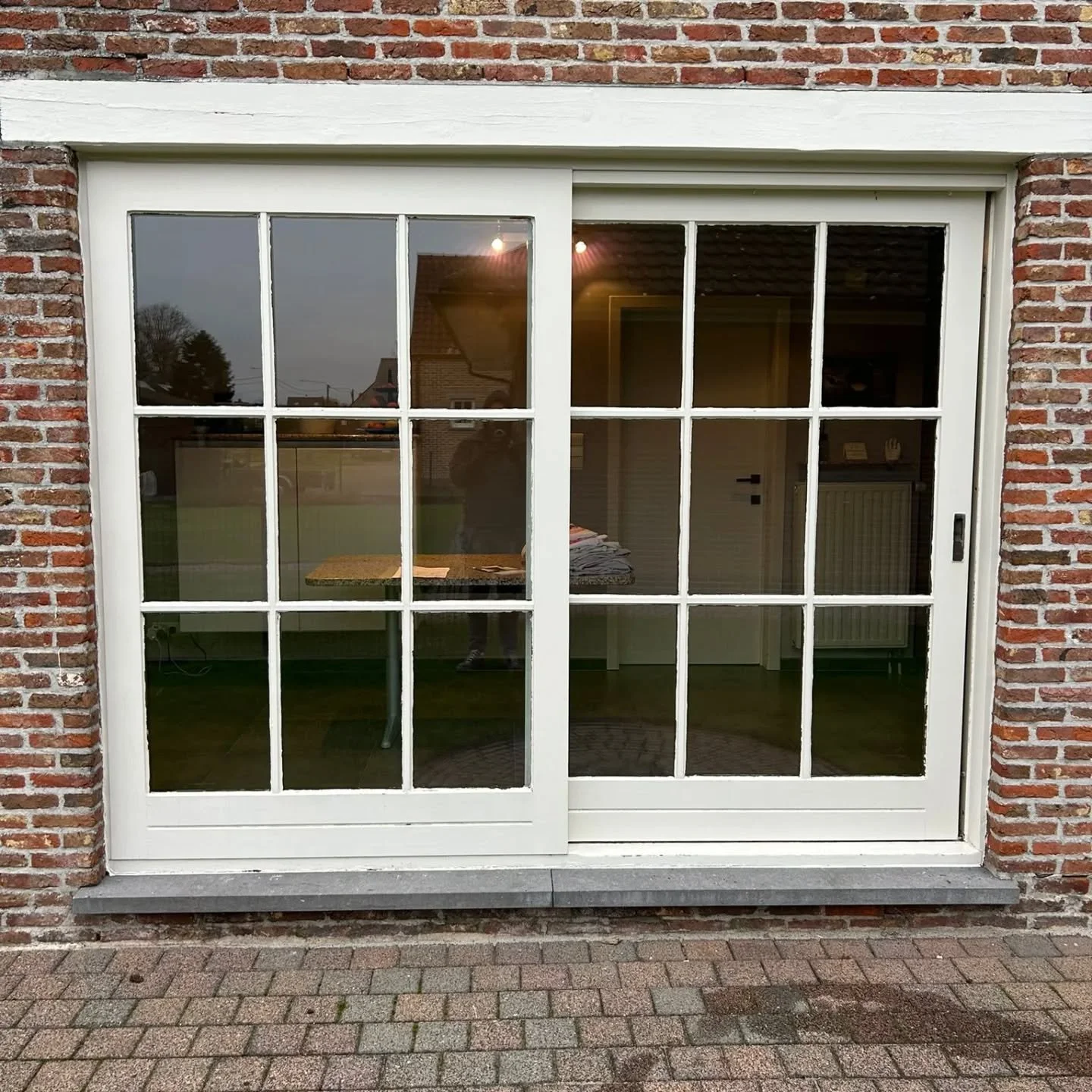 Houten schuifraam vervangen door pvc gayko raam met veiligheidsbeglazing .deze klanten hebben weeral mooier zicht naar de tuin.knap gewerkt steven en tim.👌👌👌👌