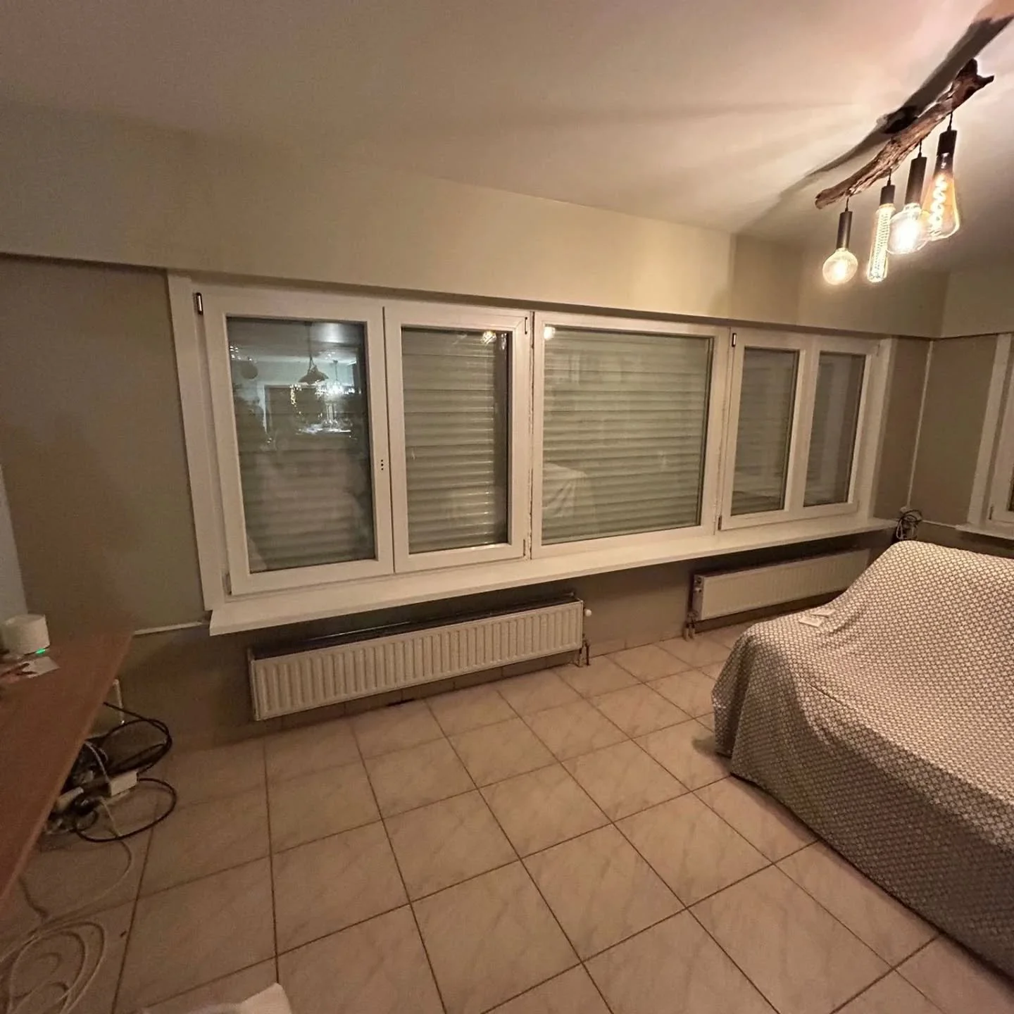 Dag 2 .de laatste ramen geplaatst .en al 80% afgewerkt .knap werk steven en tim.👌👌👌👌