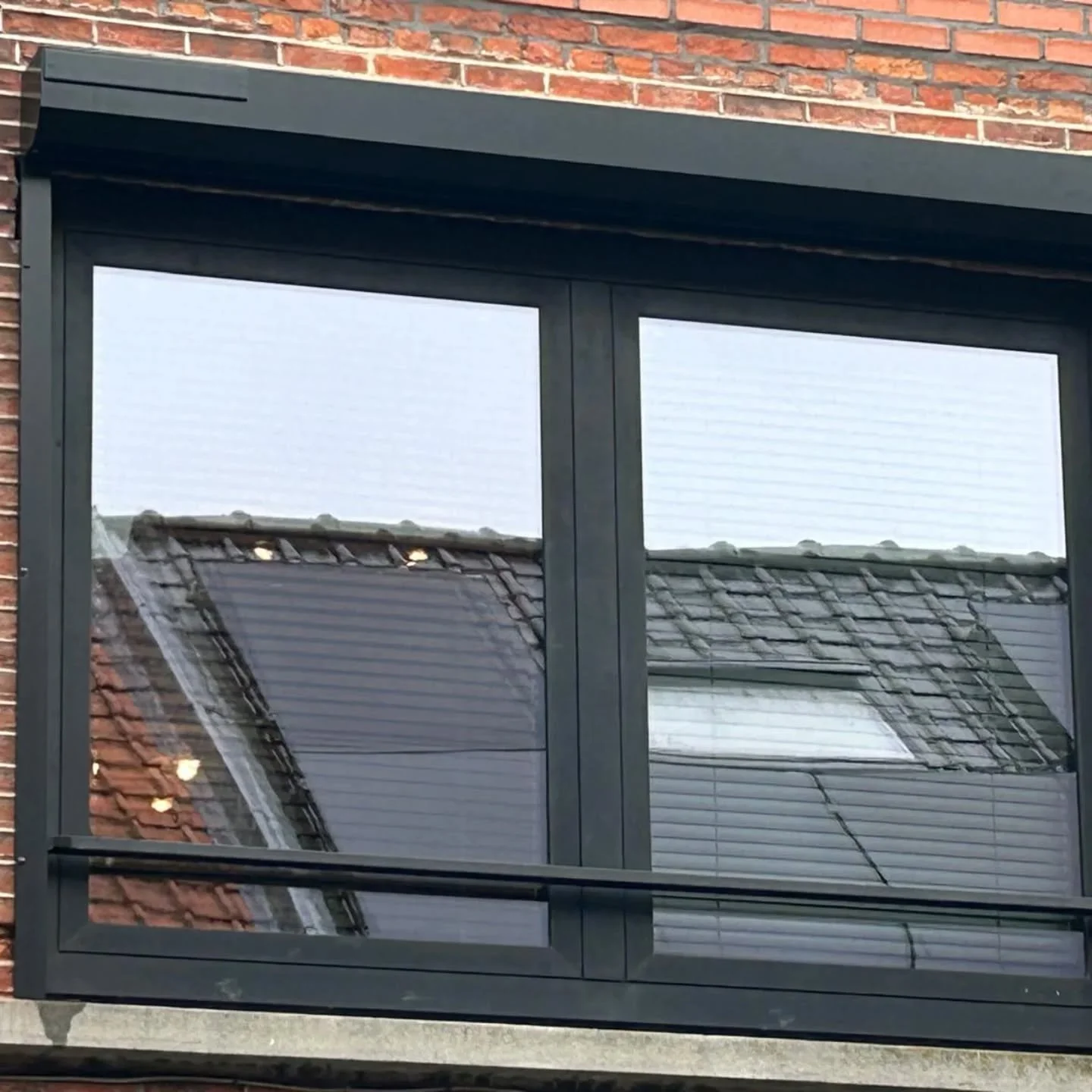 Voorzetrolluik op zonne-energie geplaatst in opdracht van @tl_interieur . Knap werk door steven en alex .👌