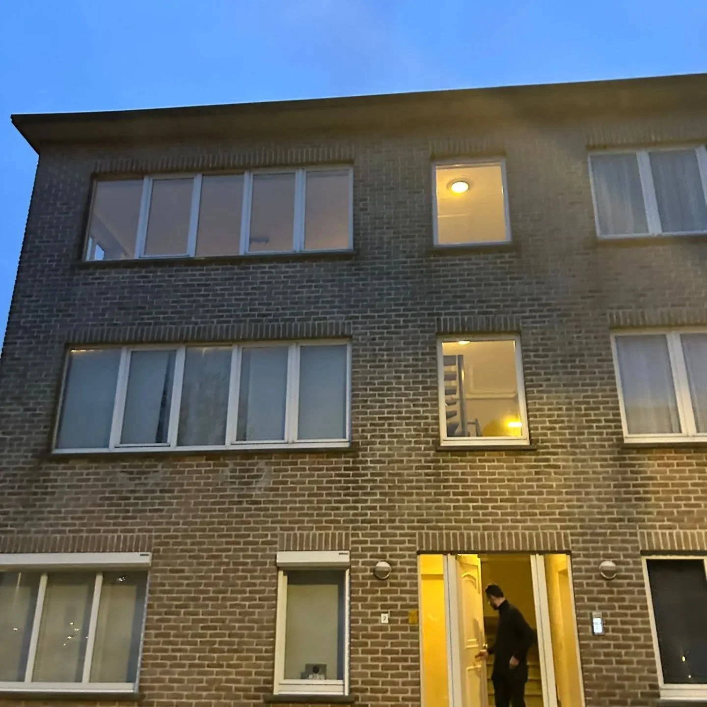 Pvc ramen eerste generatie vervangen door pvc gayko ramen. Bij onze trouwe klanten patrick en patricia .knap gewerkt al vladimir en tim.👌👌👌👌