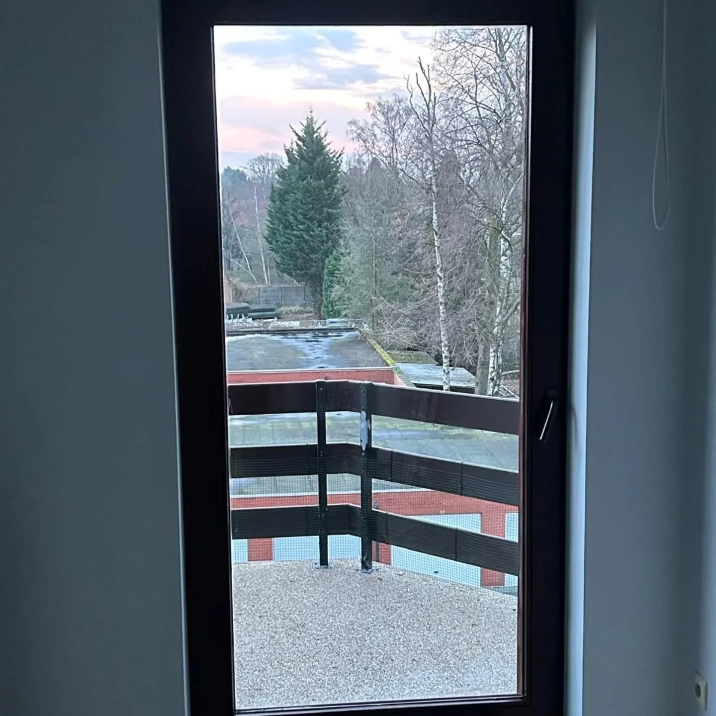 Houten terras raam vervangen door pvc gayko terras raam.deze klant kan terug  van zijn terras genieten.knap werk steven en alex.👌👌👌👌