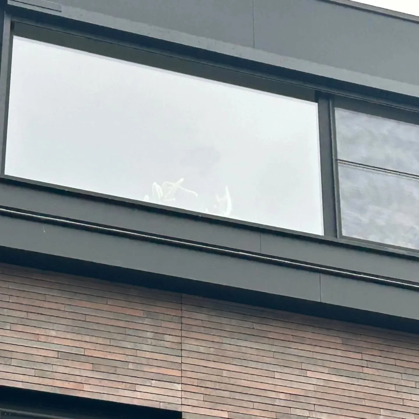 Sunscreen geplaatst op zon-energie.proper werk steven en alex .👌👌👌👌