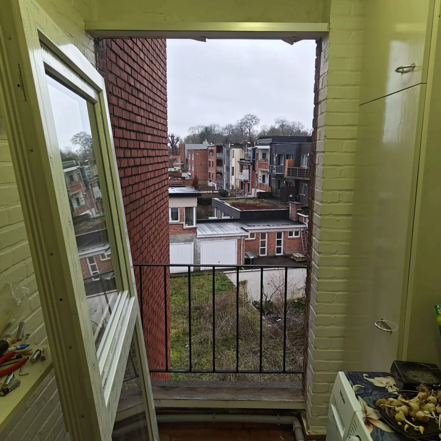 Alu ramen vervangen door pvc gayko ramen en netjes afgewerkt door radu,vladimir en alex.👌👌👌👌