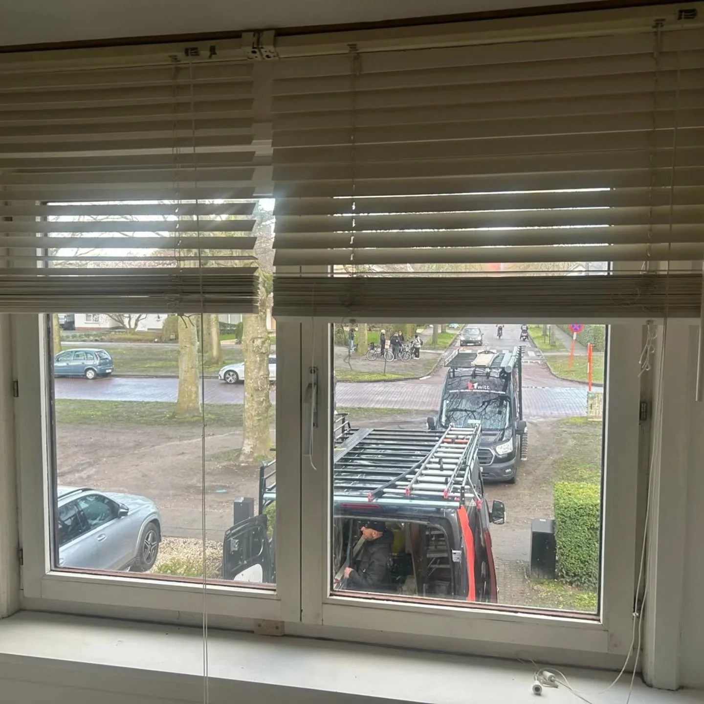 Houten ramen vervangen door pvc gayko ramen in antraciet fijnstructuur en netjes afgewerkt door steven ,tim en raf.👌👌👌👌