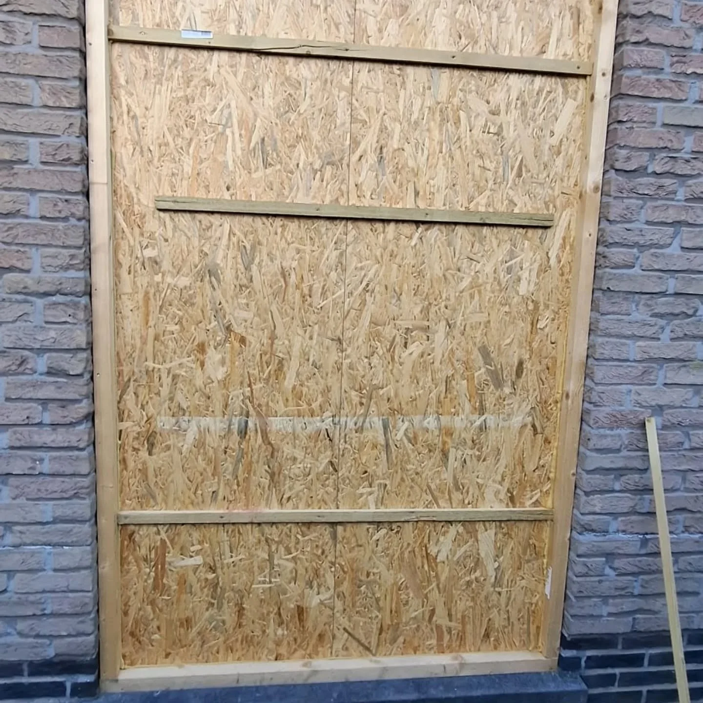 Pvc gayko raam geplaatst na inbraak .deze klant zit nu wel veilig met ons exclusieve veiligheidsbeslag van gayko.sterk werk steven ,tim en alex.👌👌👌👌