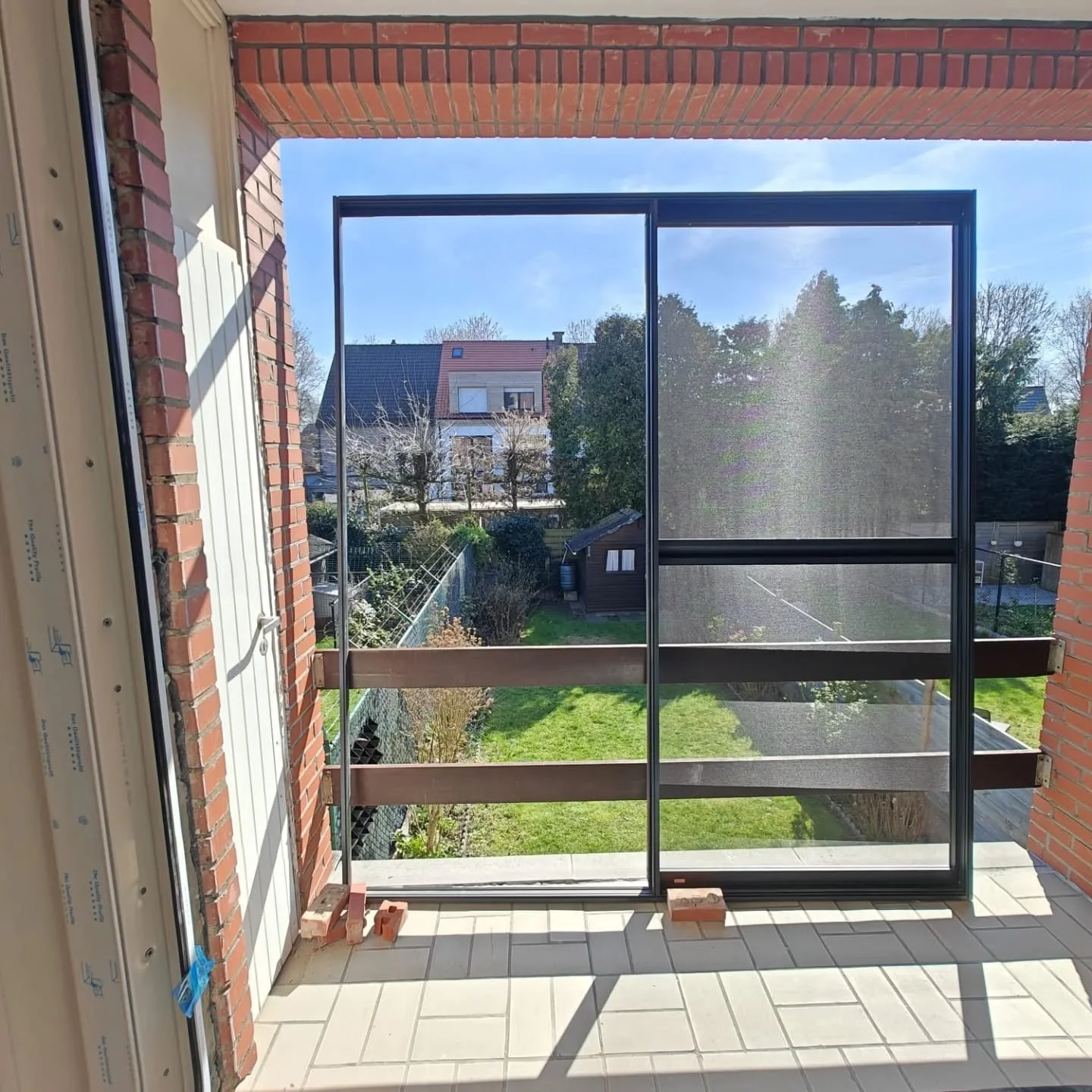 Dag 2 .alle ramen en voordeur geplaatst .morgen nog verder afwerken.knap werk radu ,vladimir en alex .👌👌👌👌