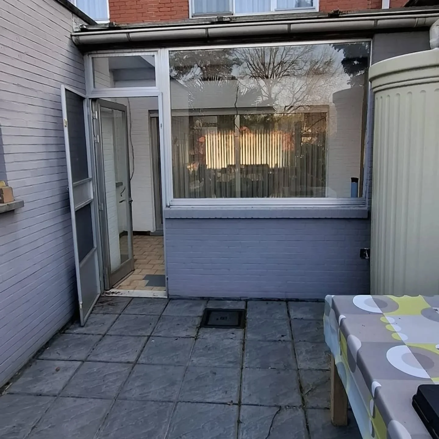 Dag 1 veranda geplaatst met 32 mm isolerende platen.morgen alles nog netjes afwerken.sterk werk mannen.👌👌👌👌