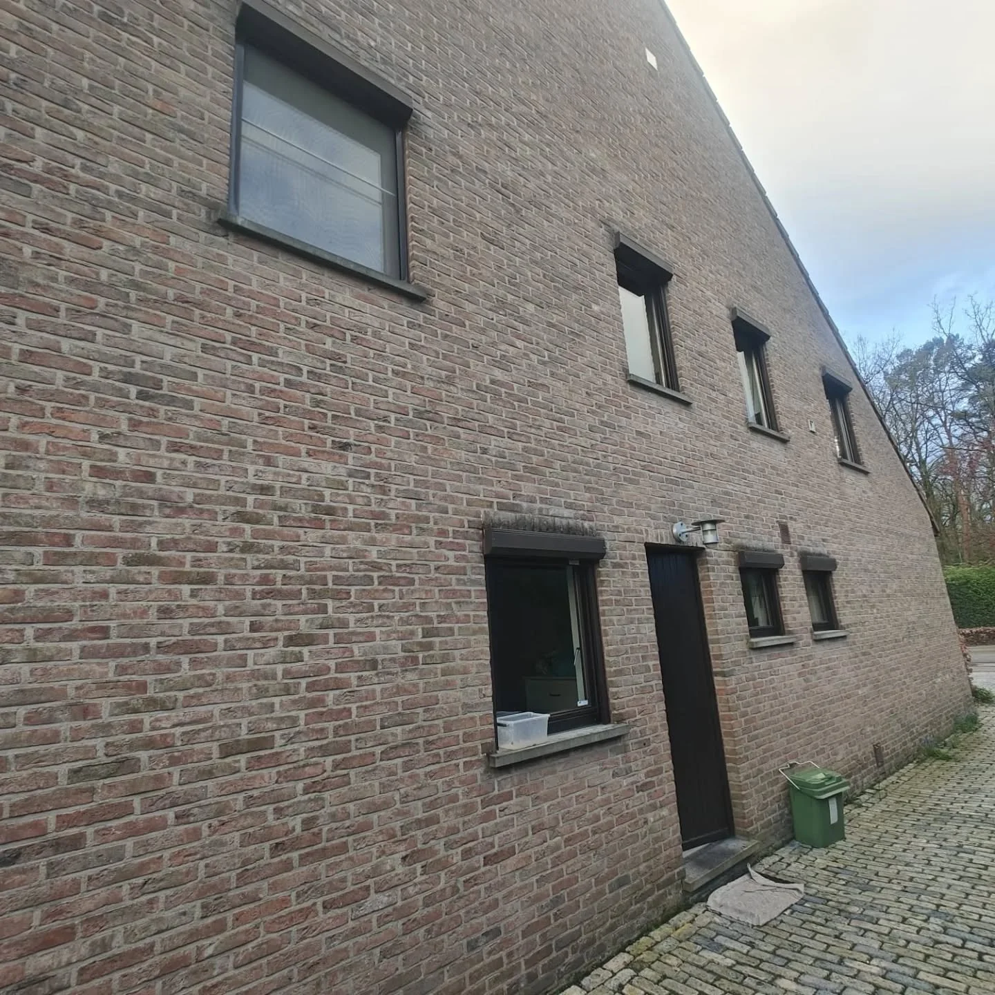 Deze prachtige woning voorzien we ook van gayko pvc ramen en deuren.dag 1 .16 stuks geplaatst door onze toppers radu en vladimir.🙈👌👌👌👌