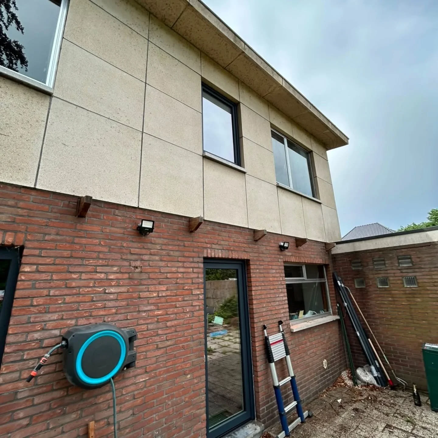 Deze woning is ook bijna klaar.knap werk steven en tim.👌👌👌👌