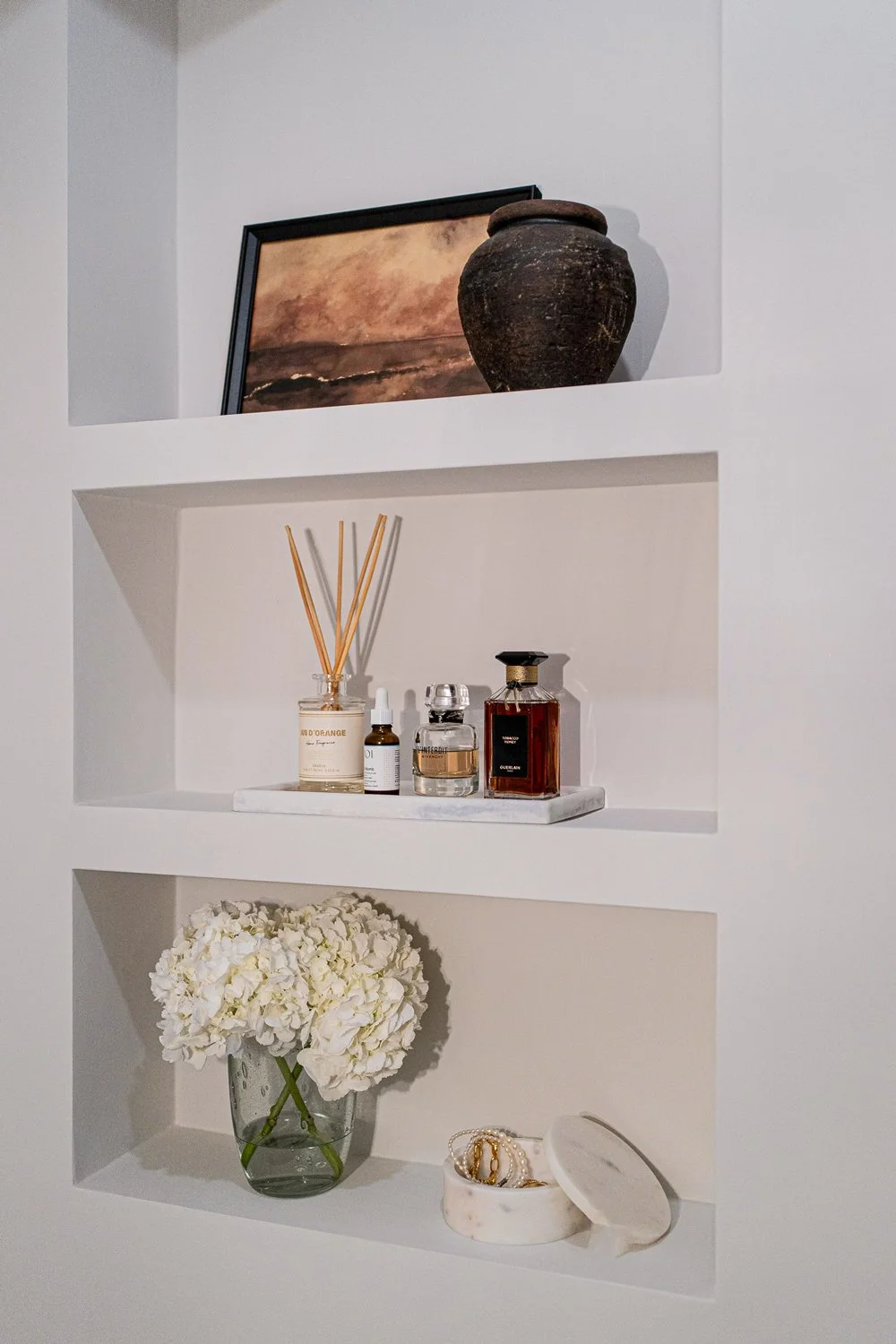studio-sakaia-bathroom-shelves-white-marble-vignette.jpg
