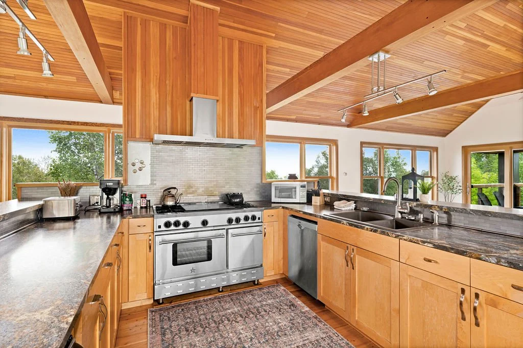 TreehouseVacationRentalInterior-42.jpg