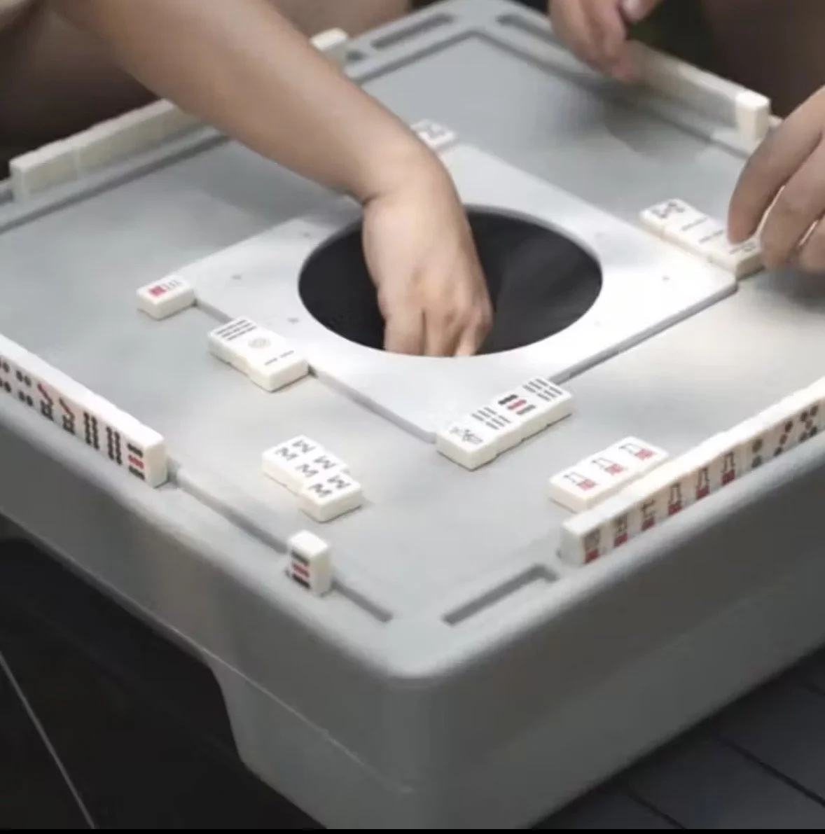 Portable grey mahjong table