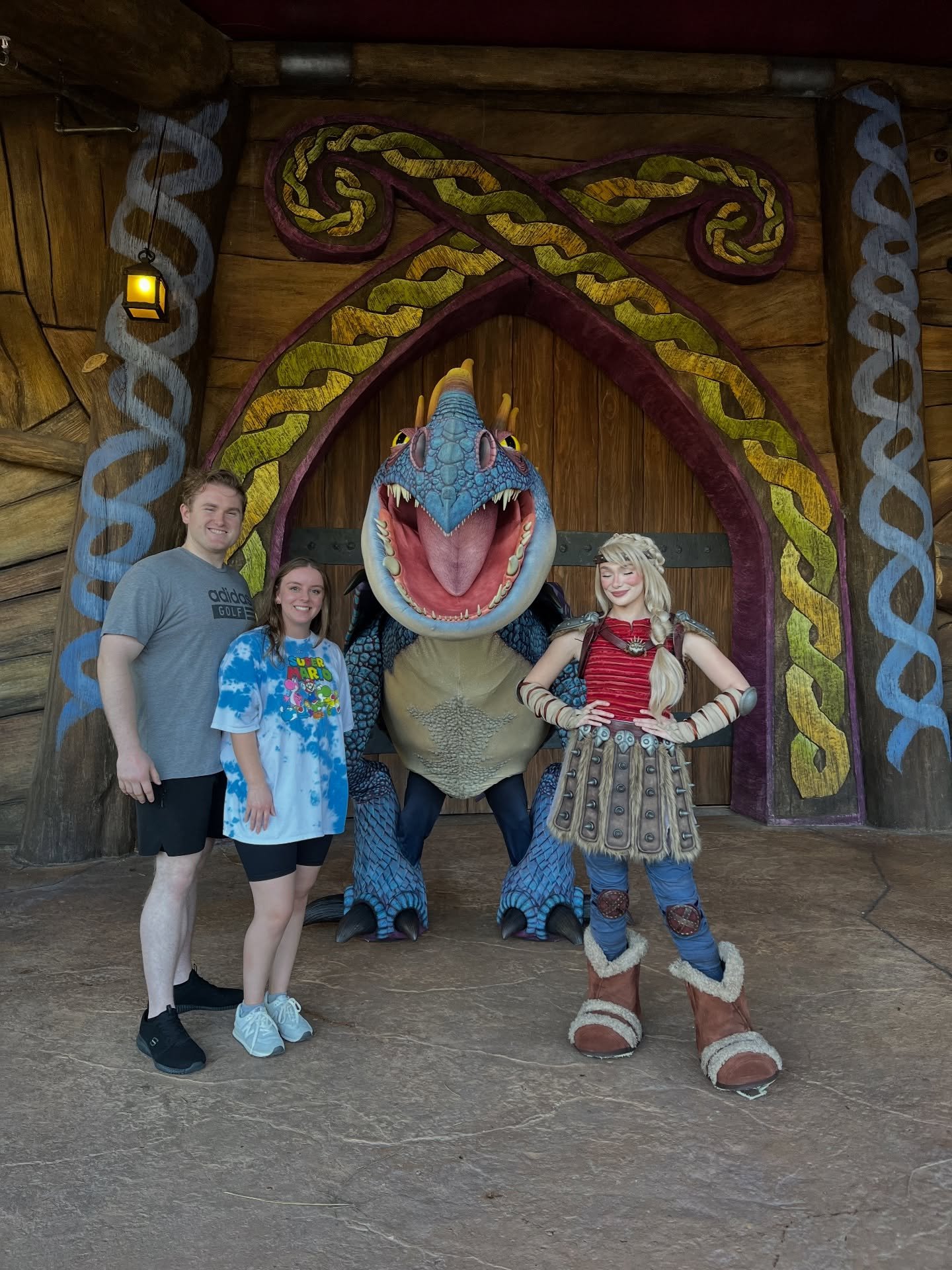 Not everyday you get to meet a dragon, let alone two 🐉
.
.
.
#universalorlando #universal #dragon #toothless