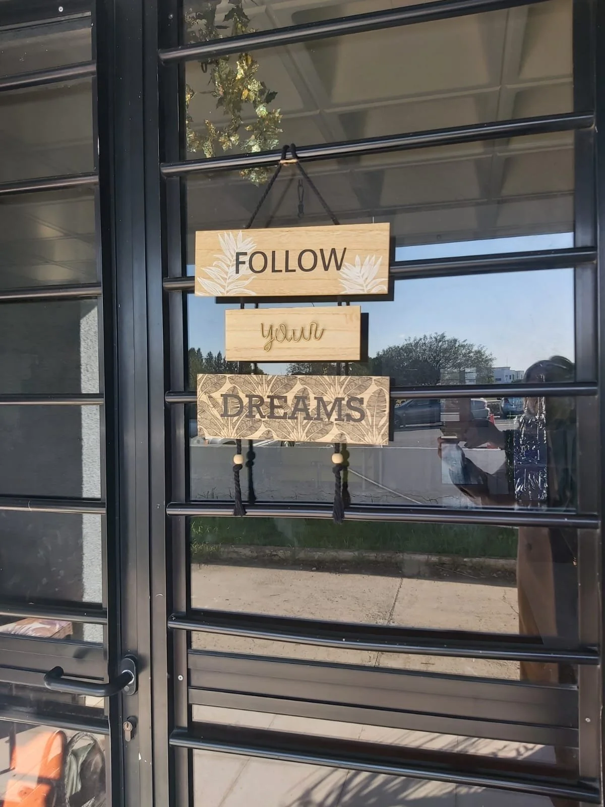 “Tina” dancing between two worlds to the heartbeat of the East