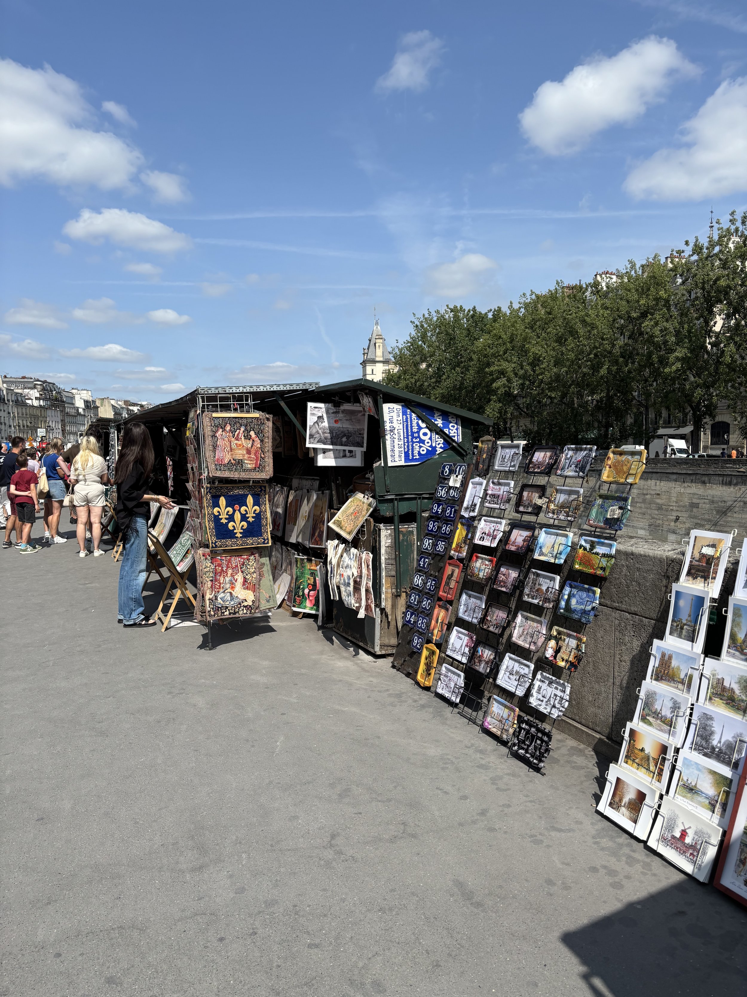 The Bouquinistes of Paris: A Cultural Tradition Along the Seine