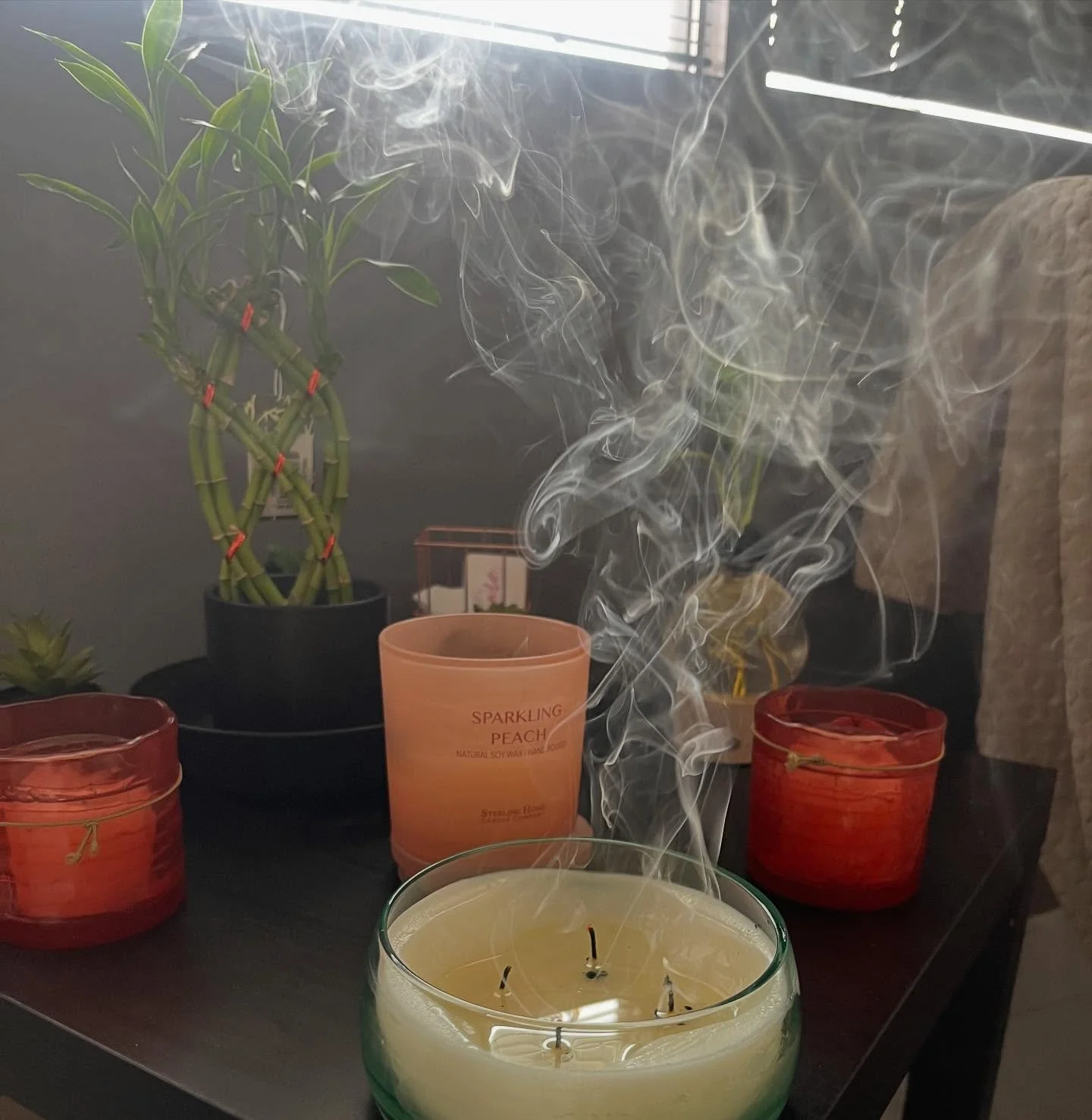 At the end of each session, I invite my client to blow out the candle. Powerful symbol of releasing what no longer serves them, making space for peace, clarity, and renewal.✨

#soundhealingmeditation #mentalhealth #chakras #denver #skyysfrequency #lo