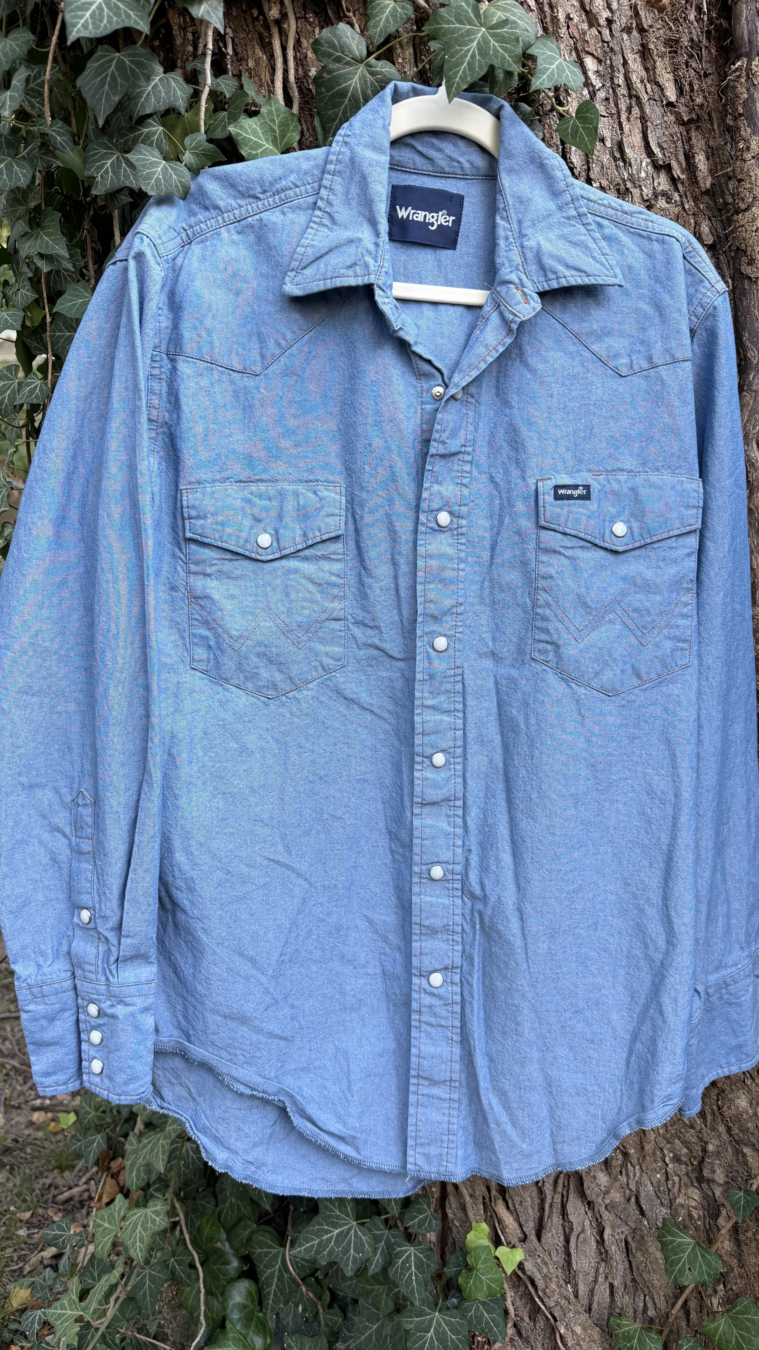Vintage Wrangler Chambray Pearl-Snap Western Shirt (Sawtooth Pockets)