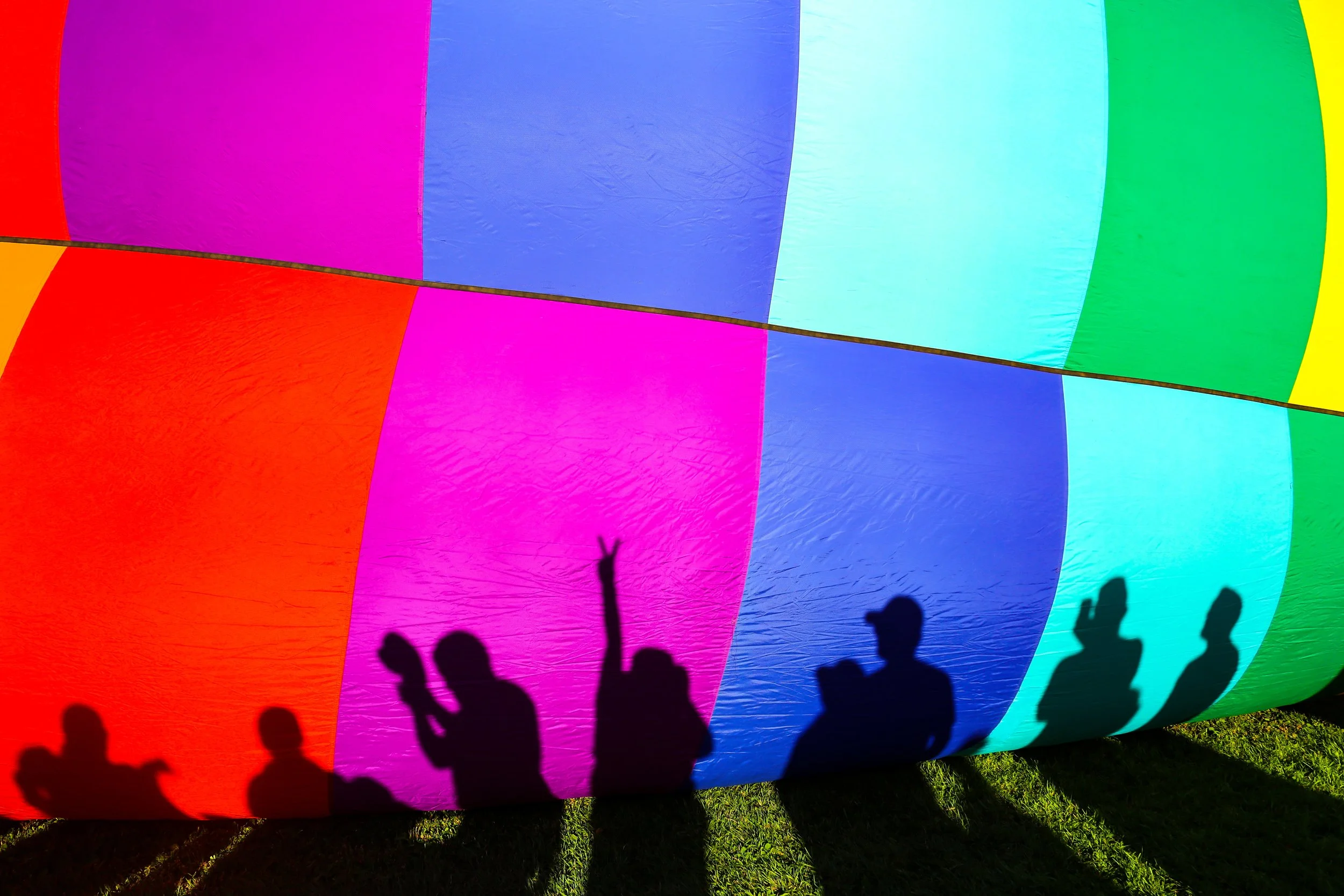 Hot air balloon people shadows