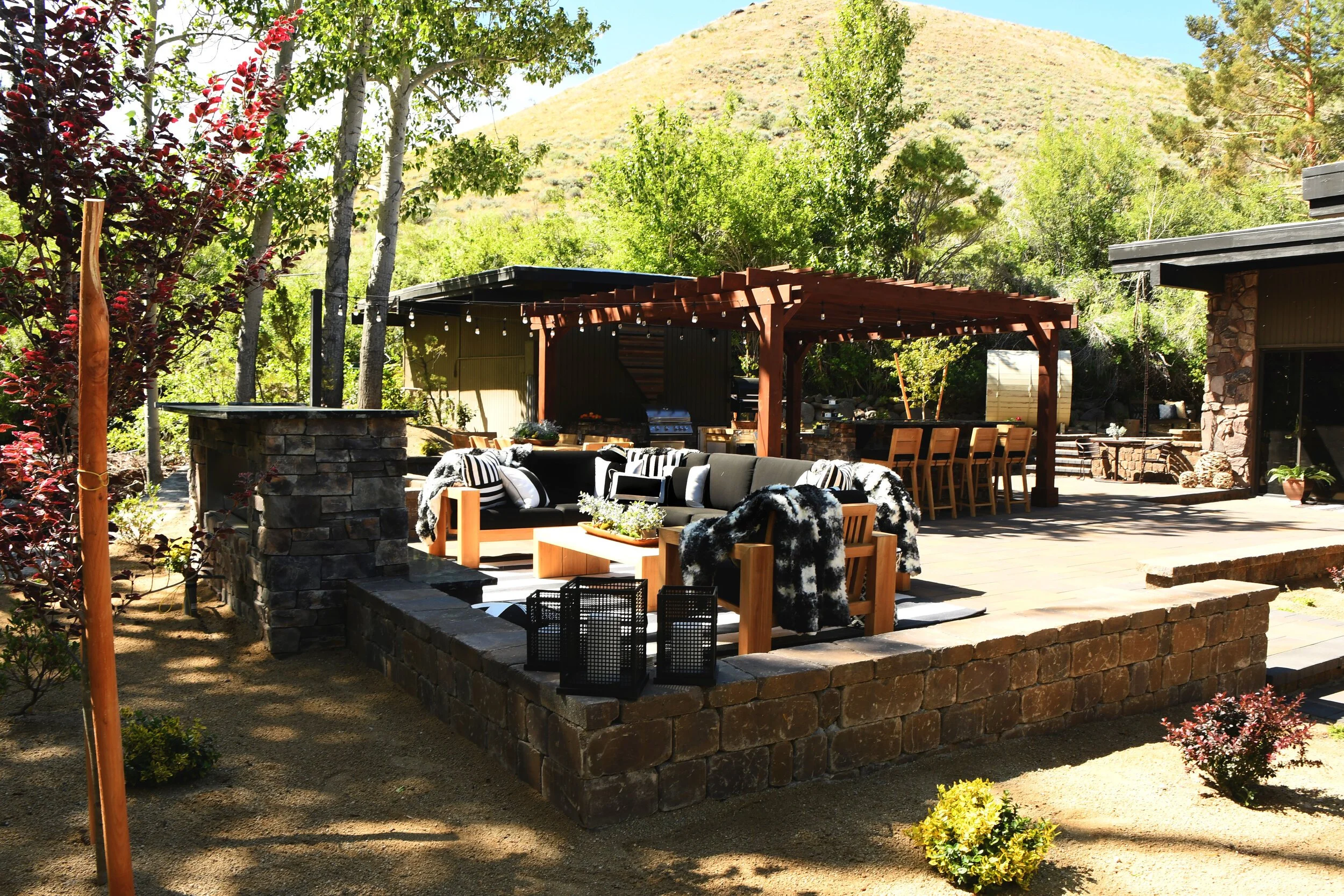 How Landscaping Companies Determine If a Backyard Needs Retaining Walls in Sparks, NV Area