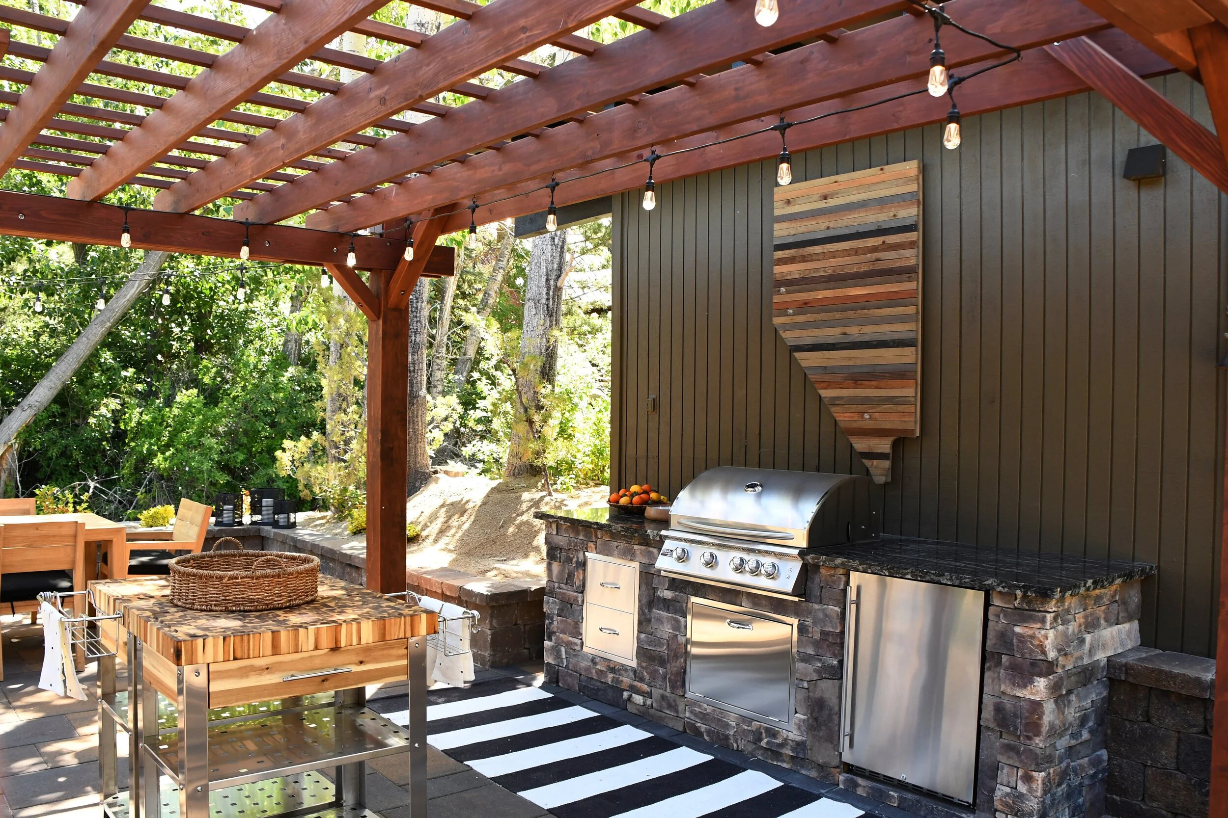 Landscape Contractors Suggest Adding These Special Features to an Outdoor Kitchen Project in the Reno, NV Area