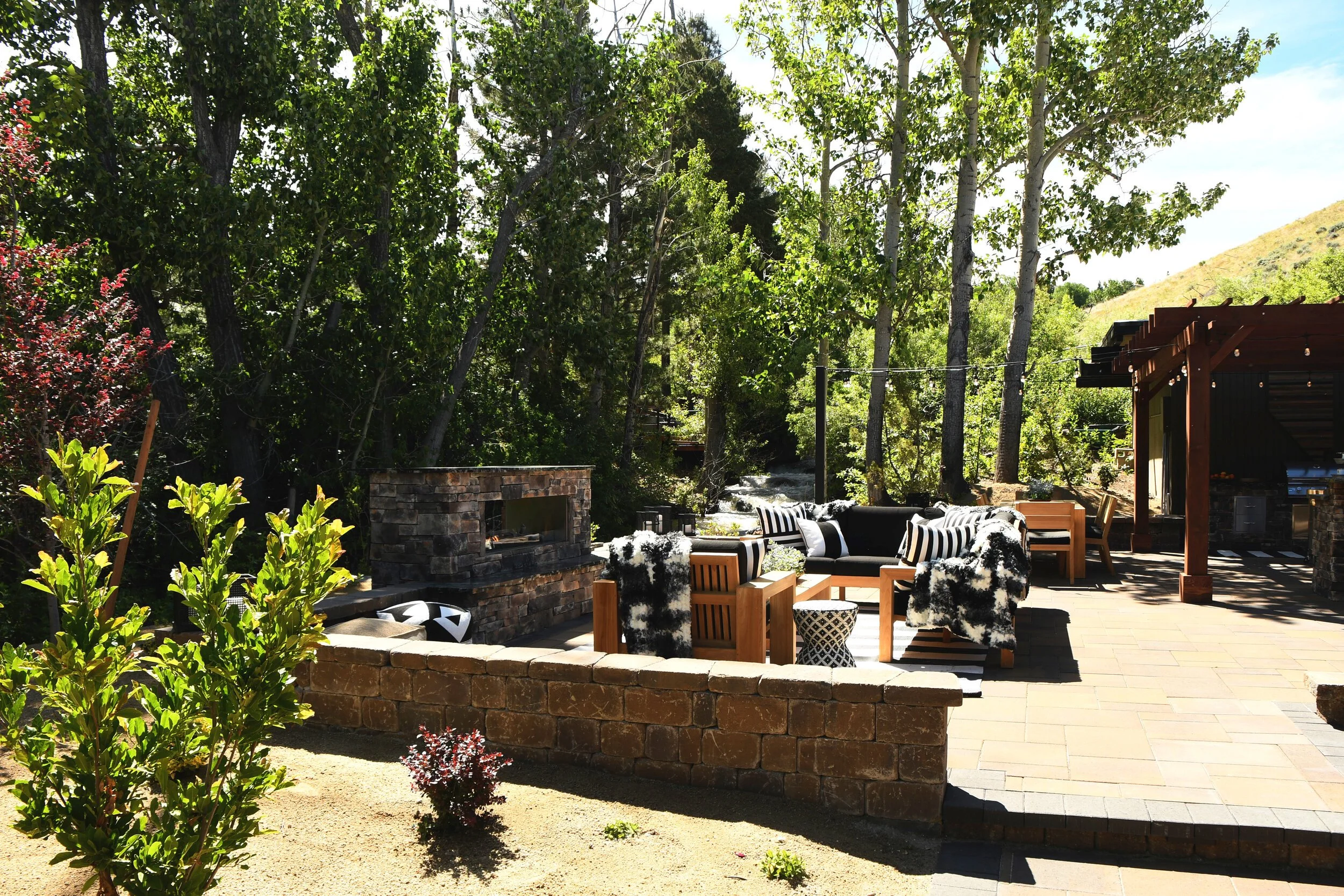 What Goes into Choosing the Right Look for an Outdoor Fireplace and Nearby Retaining Wall in the Reno, NV Area
