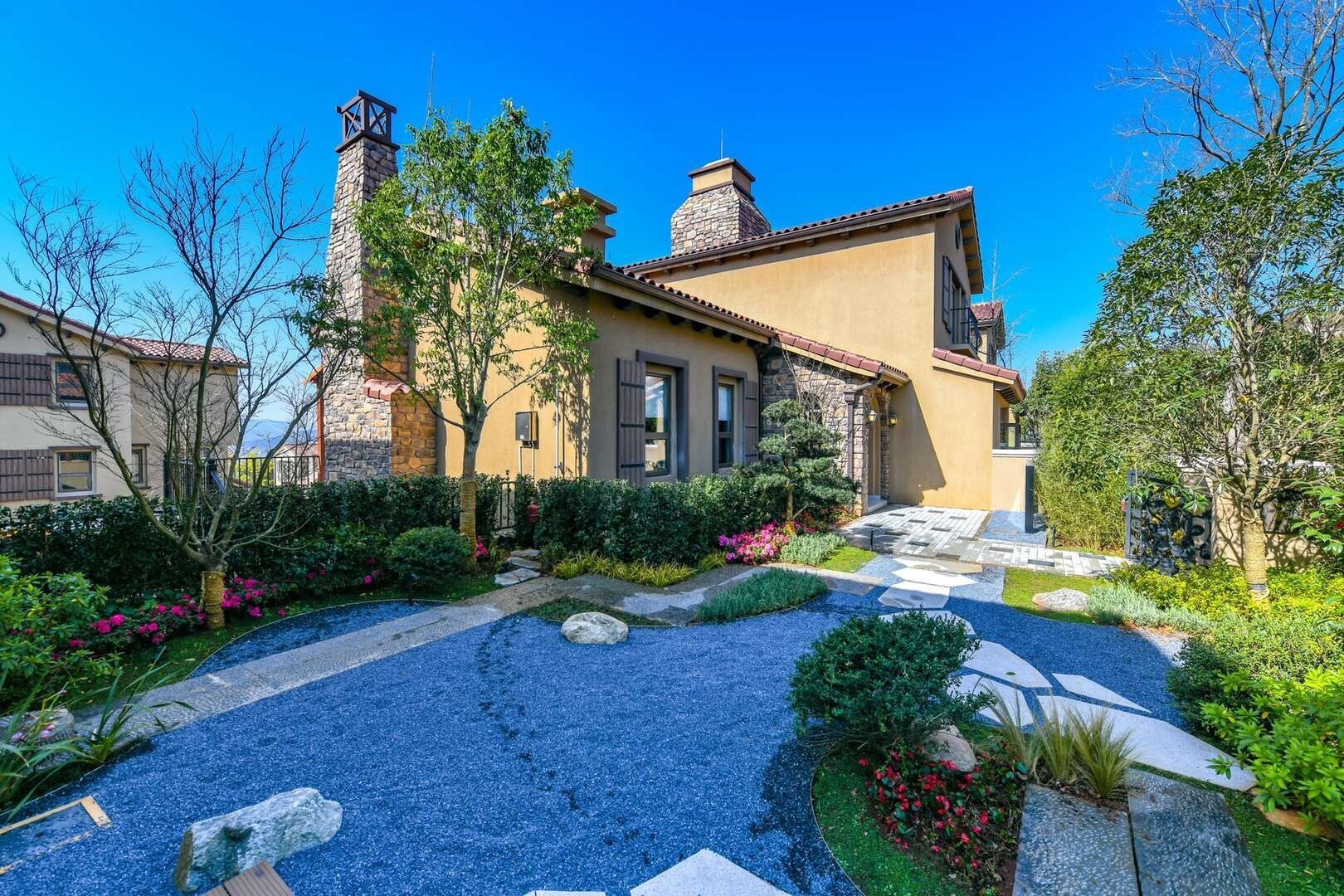 How Landscape Contractors Create Showstopping Front Yard Landscaping in Carson City NV