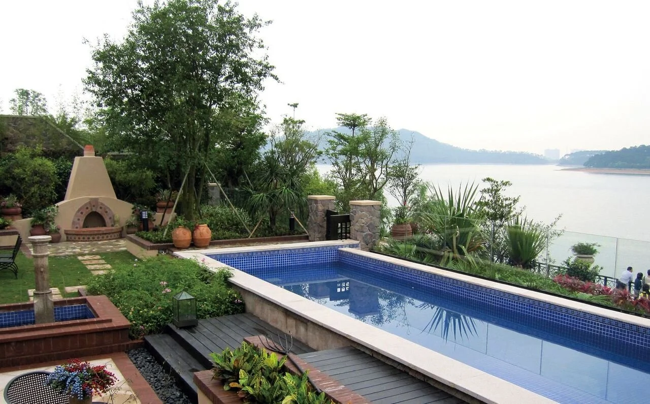 3 Pool and Spa Design Ideas for Homes With a Waterfront View in Carson City NV