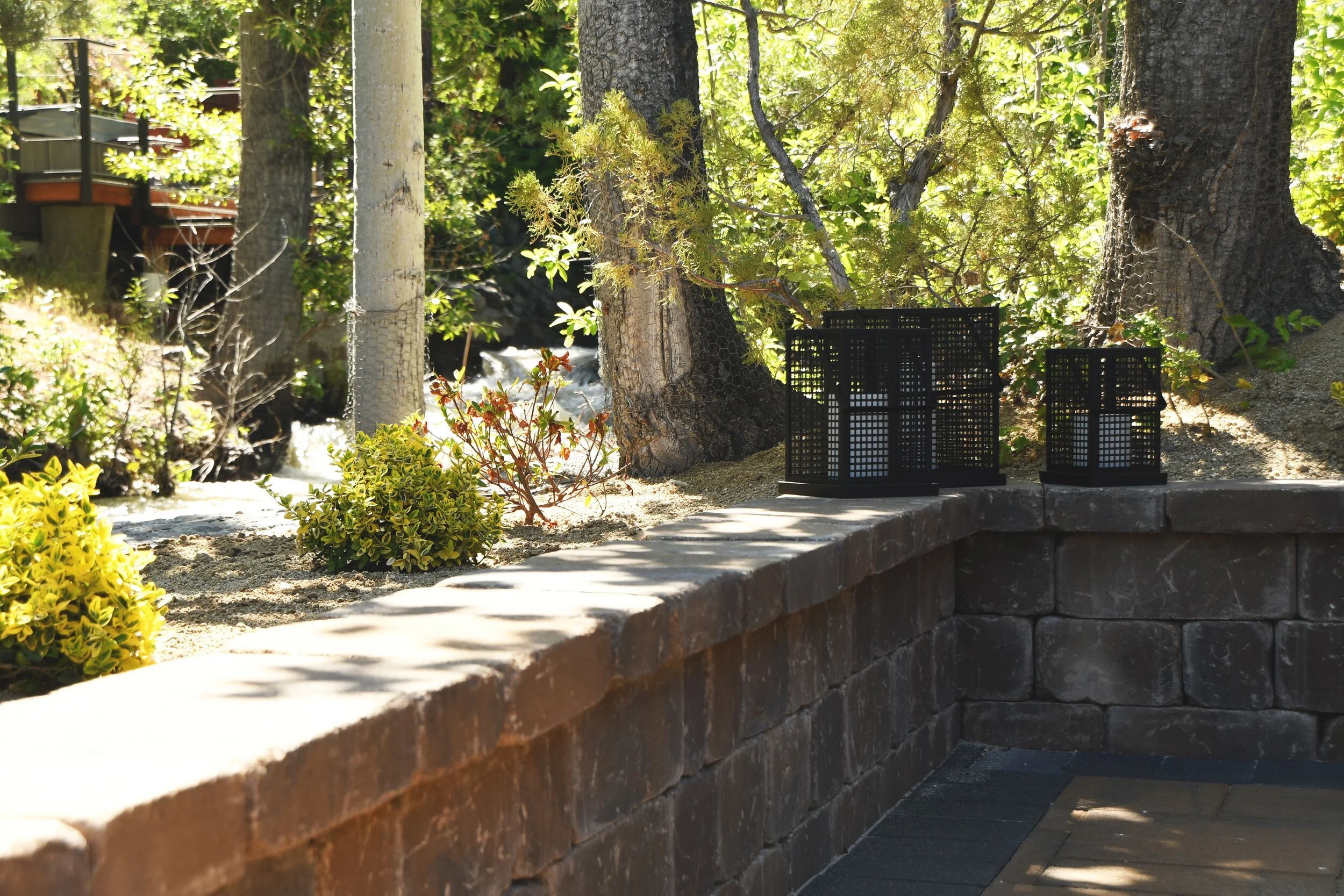 3 Uses for a Retaining Wall in and Around an Outdoor Kitchen in Las Vegas, NV