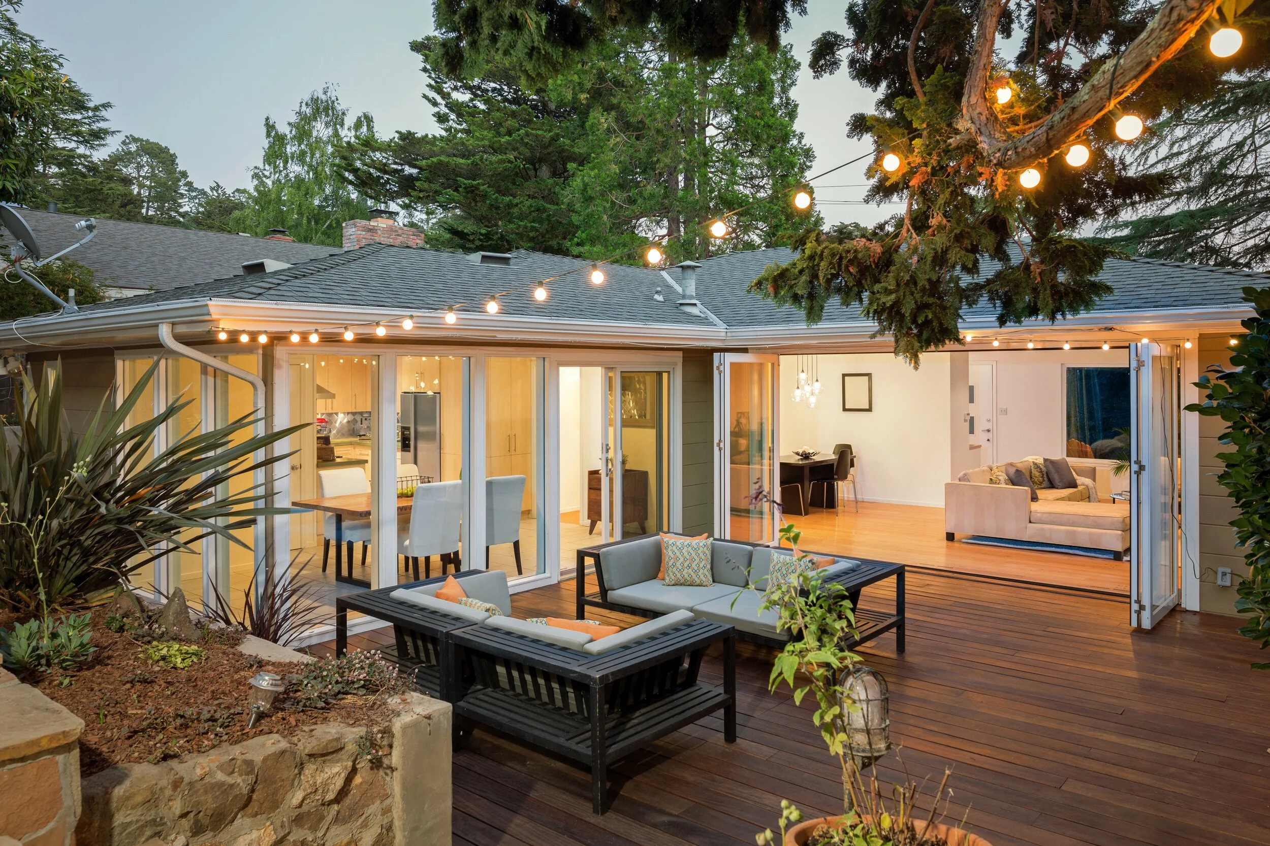 4 Techniques That Landscaping Services Suggest You Incorporate in Your 2021 Landscape Design in Las Vegas NV