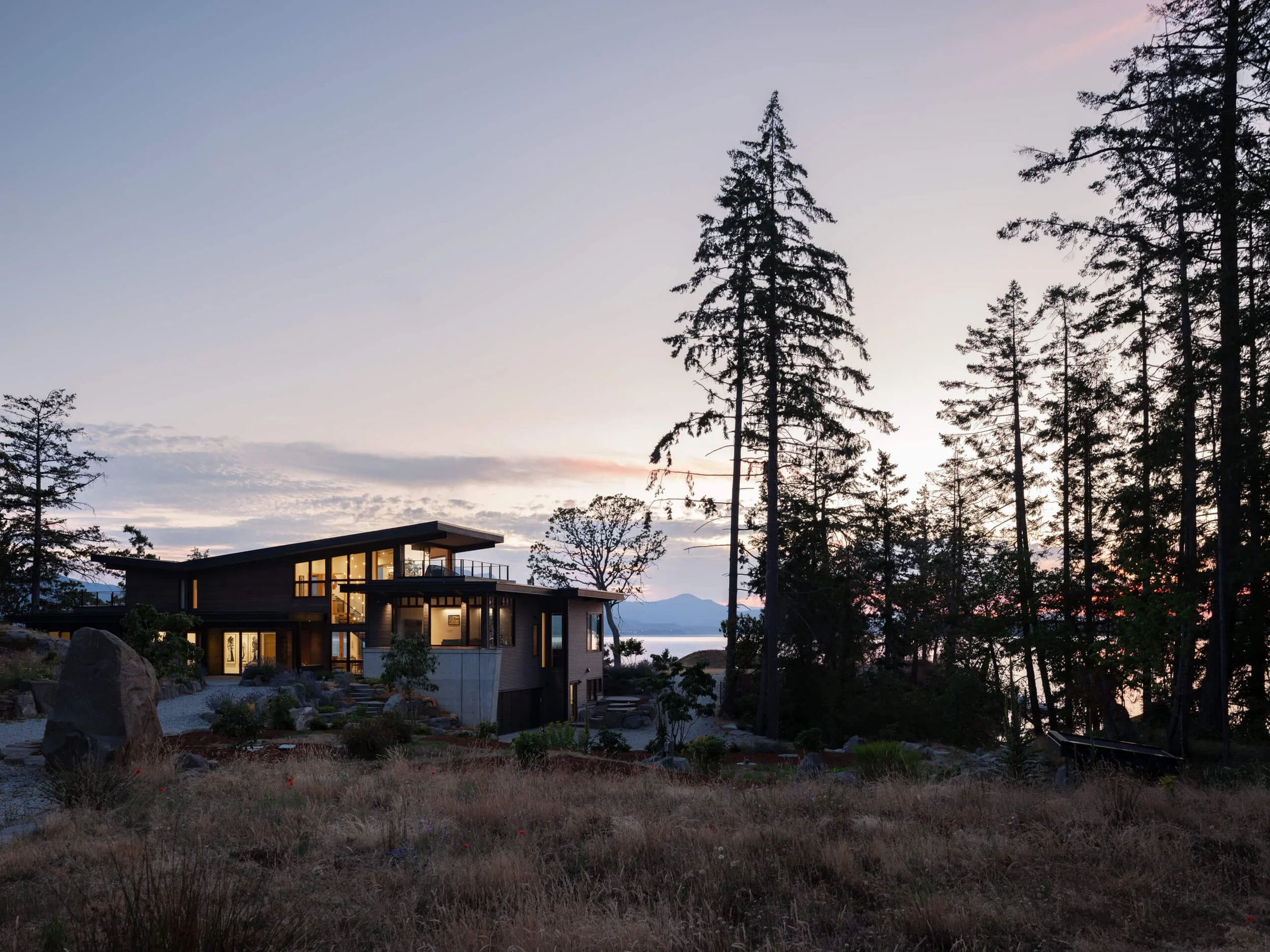 salt-spring-island-residence-dusk-house-among-the-firs-architectural-photographer-matt-anthony.jpg