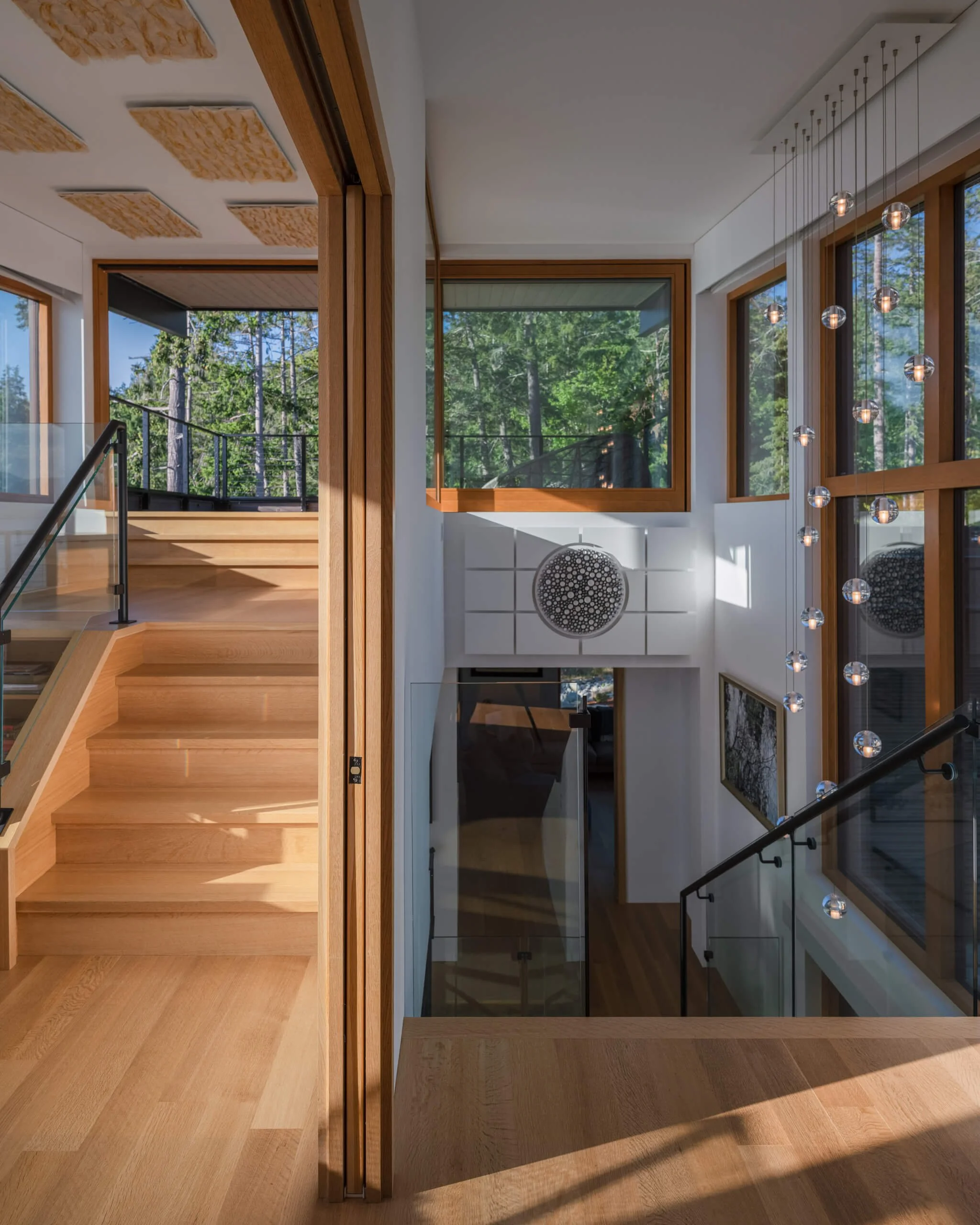 salt-spring-island-residence-upper-hall-glass-balustrade-architectural-photographer-matt-anthony.jpg
