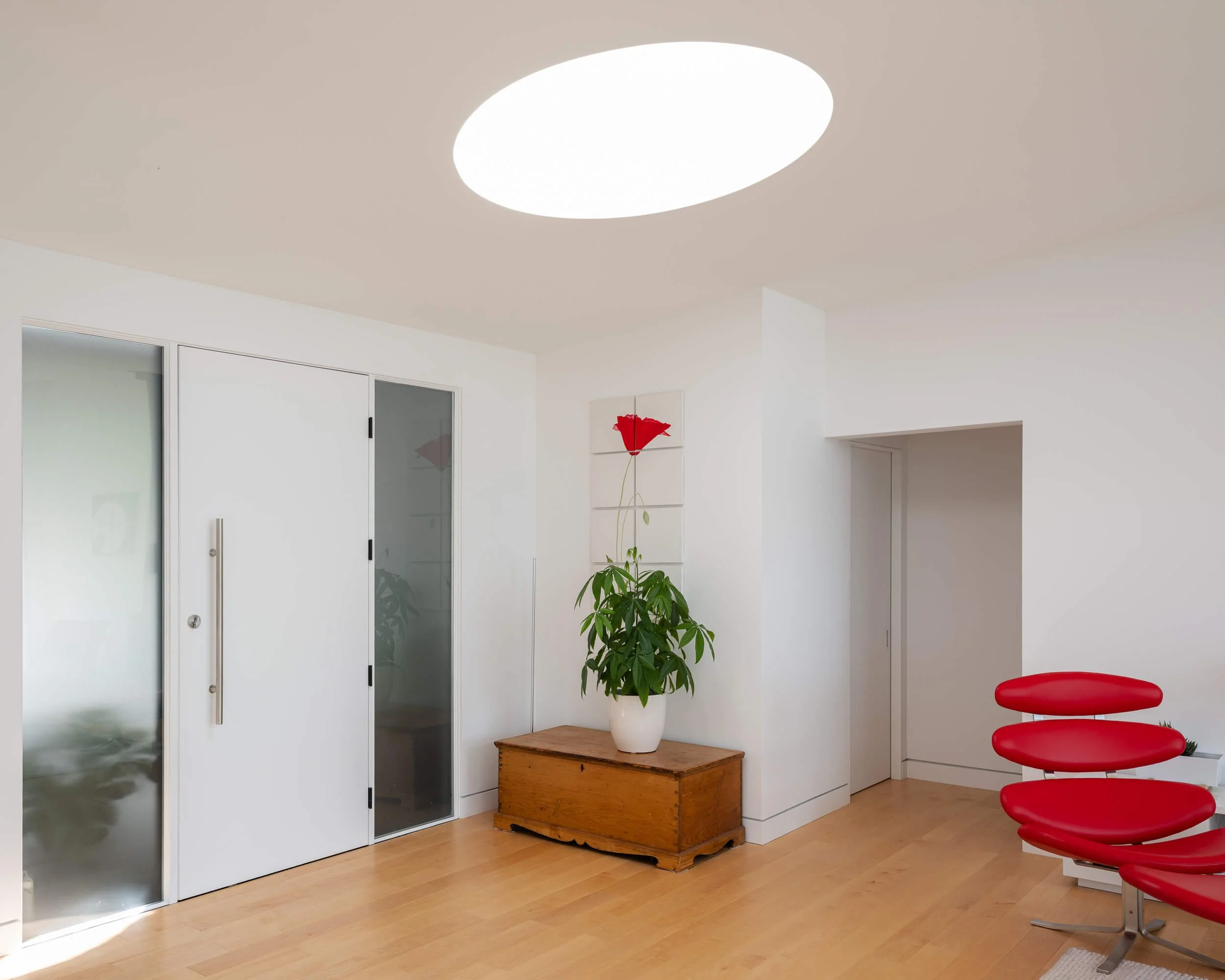 oles-cove-halfmoon-bay-entry-foyer-red-leather-chair-architectural-photographer-matt-anthony.jpg