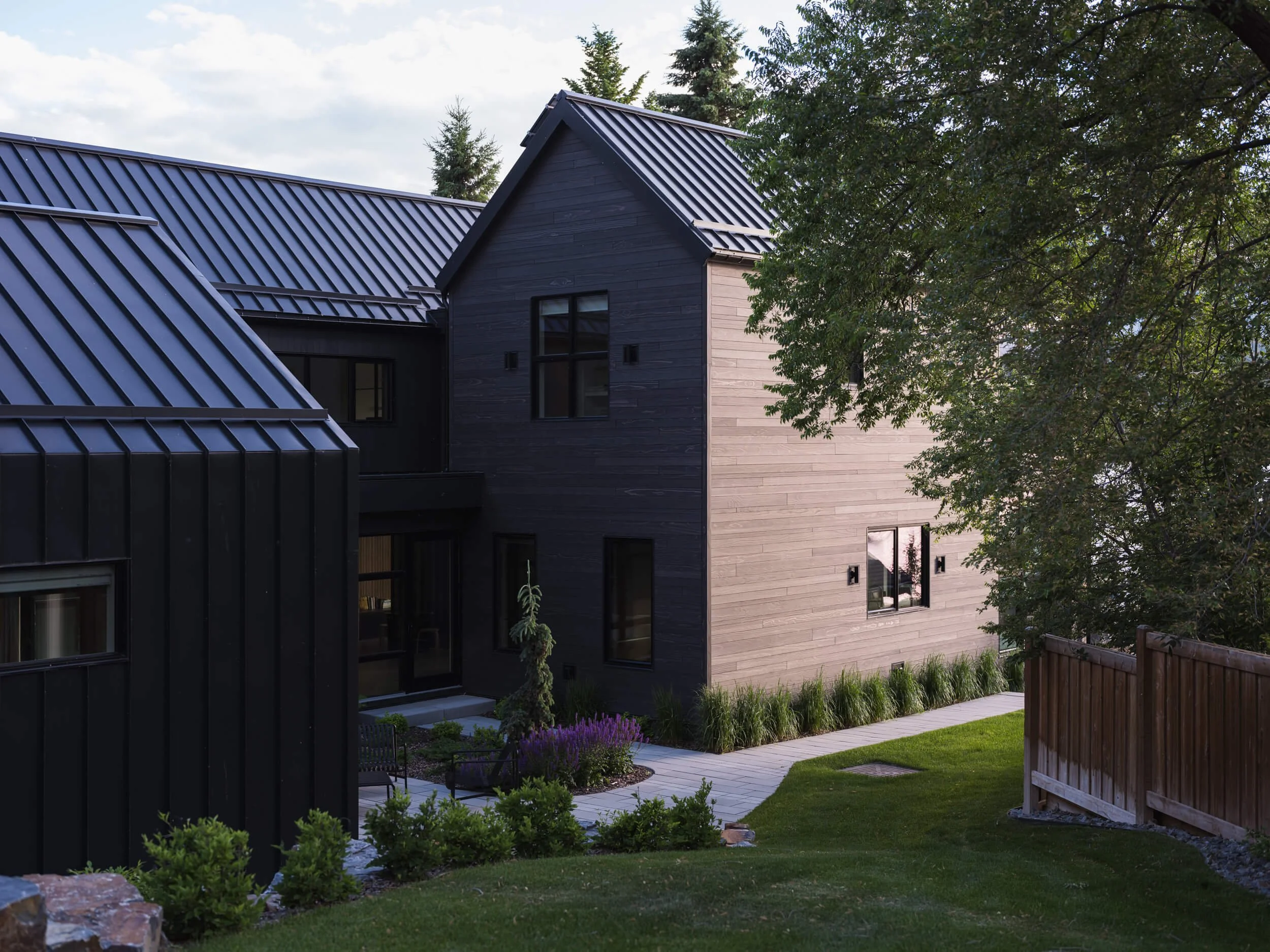 coleman-residence-invermere-dusk-across-the-lawn-architectural-photographer-matt-anthony.jpg