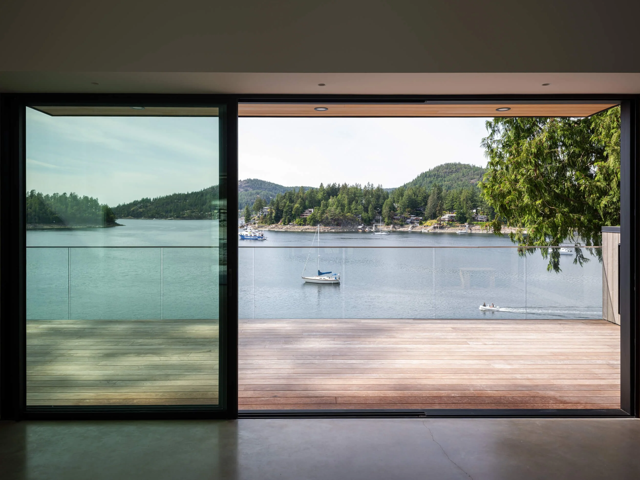 johnstone-road-madeira-park-living-space-open-to-the-bay-architectural-photographer-matt-anthony.jpg