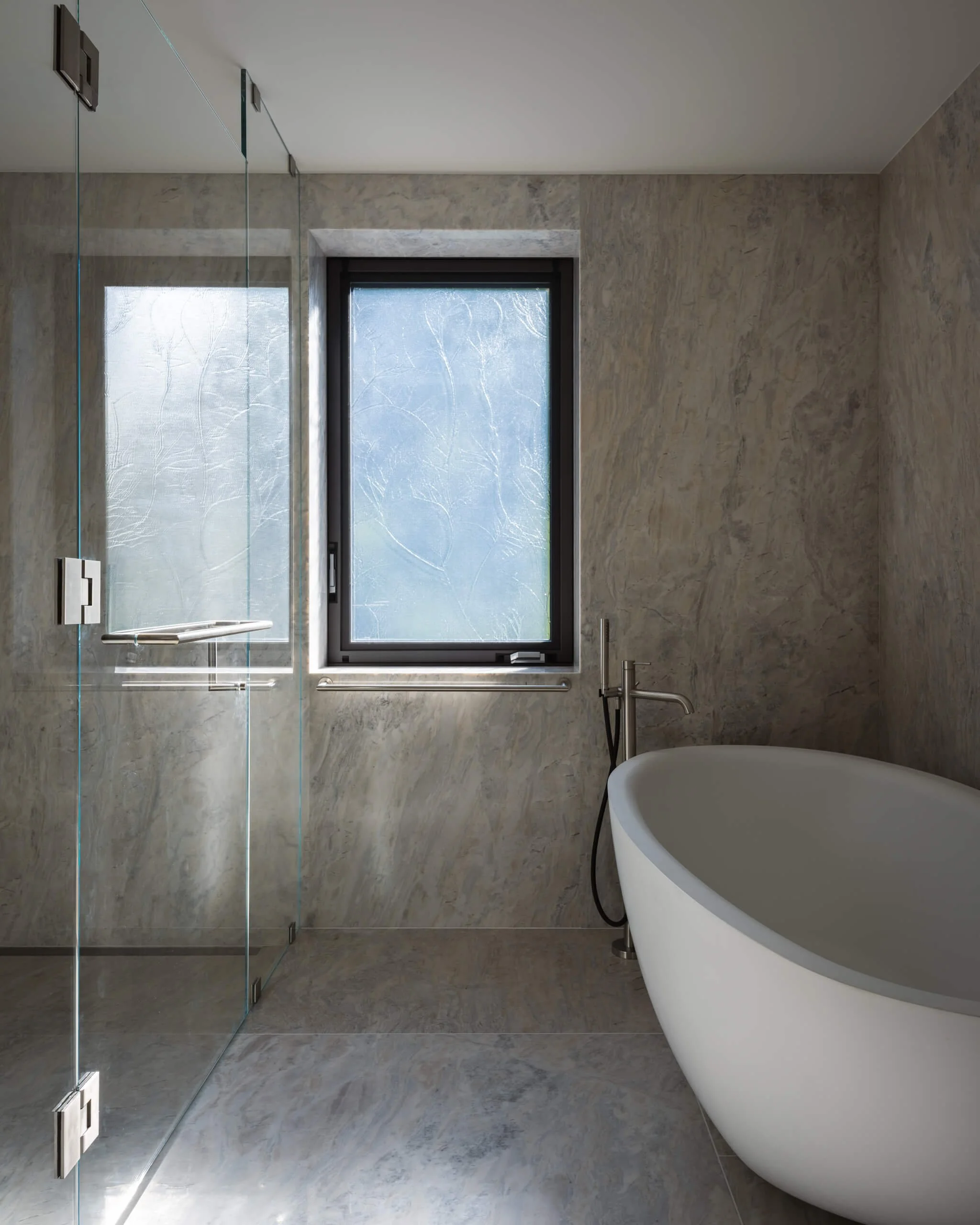 desolation-sound-residence-ensuite-freestanding-tub-architectural-photographer-matt-anthony.jpg