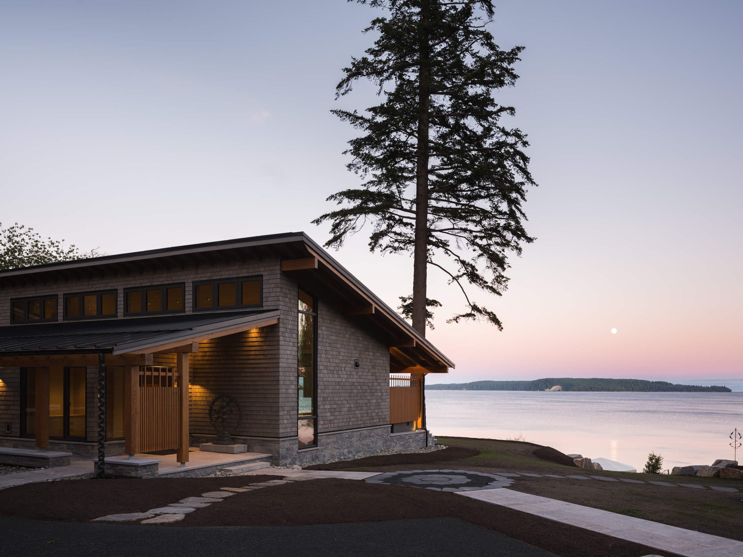 desolation-sound-residence-dusk-moon-over-the-water-architectural-photographer-matt-anthony.jpg