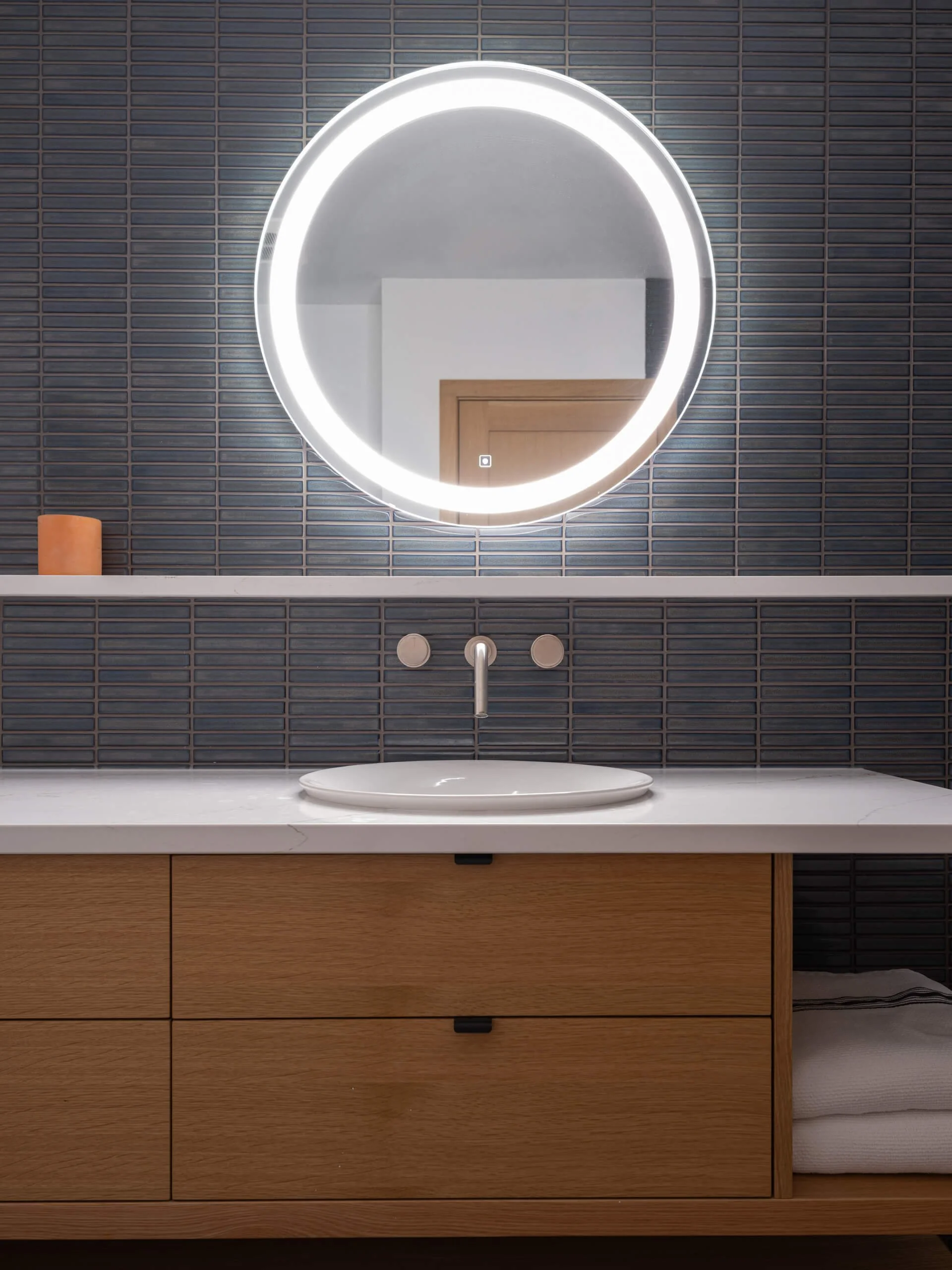 salt-spring-island-residence-blue-tile-bath-round-mirror-architectural-photographer-matt-anthony.jpg